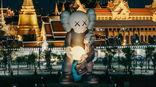 《KAWS:HOLIDAY》泰國站開放 泰國巨星雲(yún)集見證開幕儀式