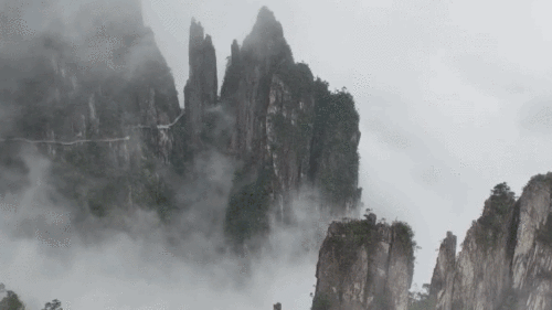 雲(yún)涌千峰　沉浸式感受「空山新雨後」的詩意之境
