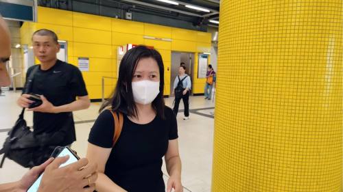 （有片）港鐵將軍澳綫停駛 收工市民：「次次都係咁，慣咗喇！」