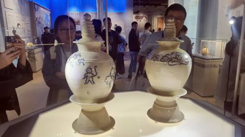 國內首次唐代青花瓷專題展匯聚百餘瑰寶　呈現跨越千年文化盛賞