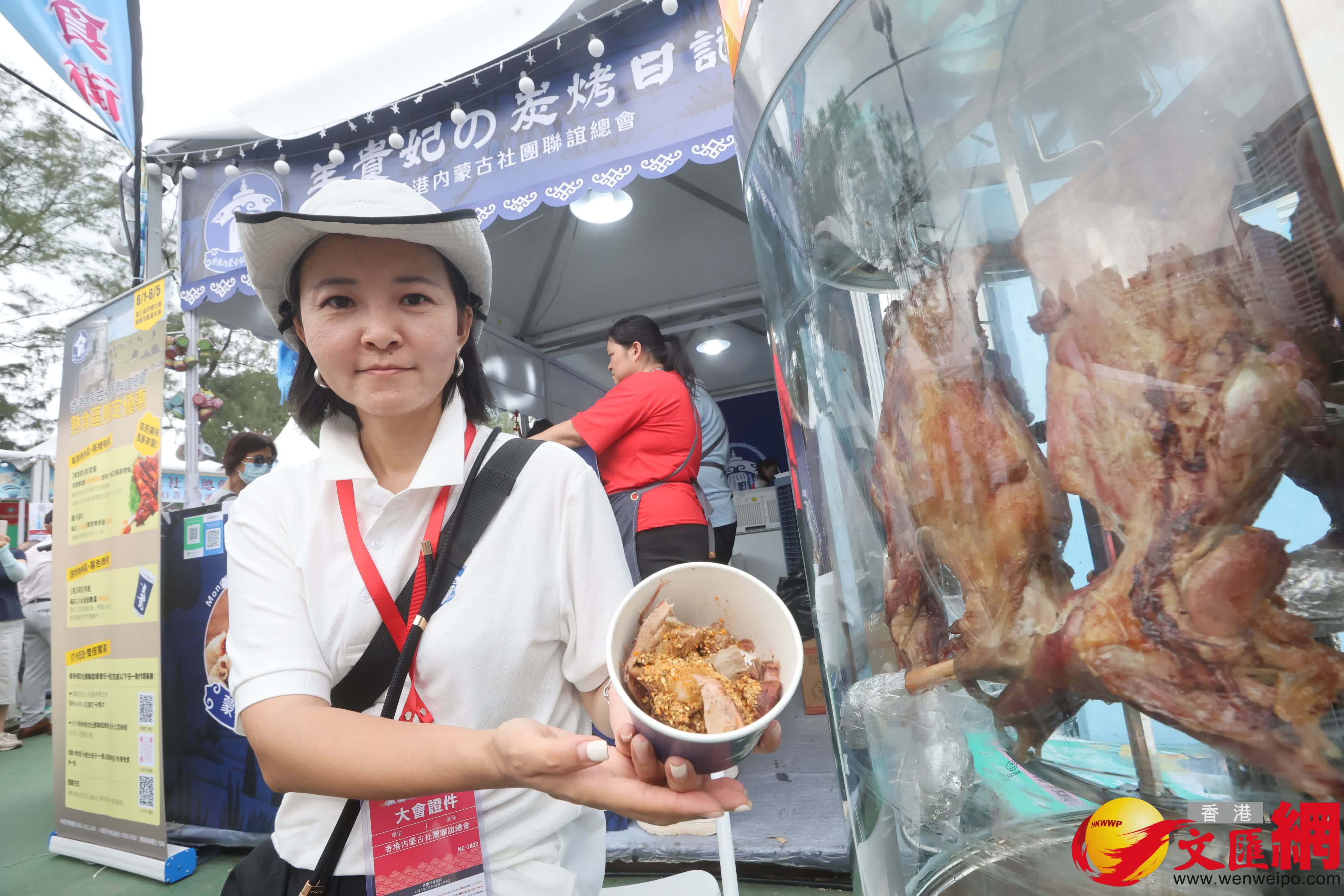 圖為香港內蒙古社團聯誼總會的攤位。(香港文匯報記者郭木又攝) 圖為香港內蒙古社團聯誼總會的攤位。(香港文匯報記者郭木又攝)