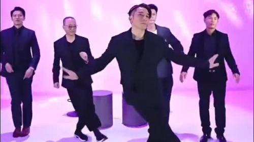 香港300歲男團尬舞出圈　被網友神評論笑暈了