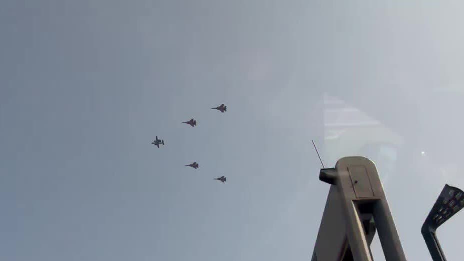 （有片）多位市民拍到編隊機群掠過北京上空