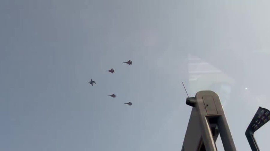 （有片）多位市民拍到編隊機群掠過北京上空