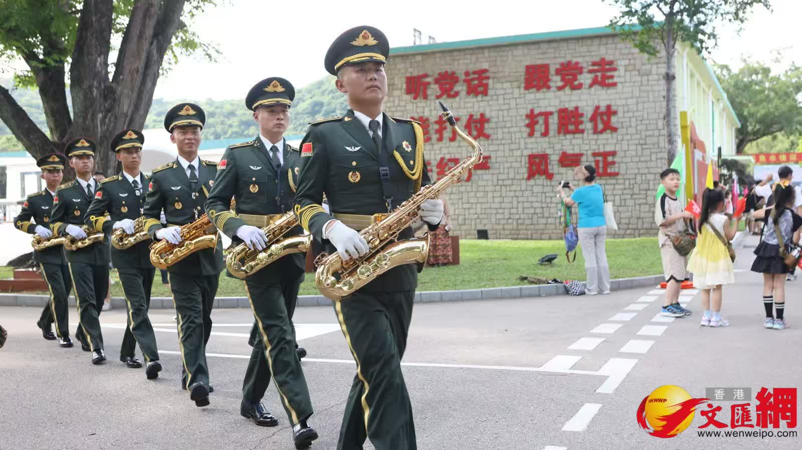 一連兩天開放日吸引大批市民參與，近距離感受祖國軍事力量的日益強大。 (受訪者提供)