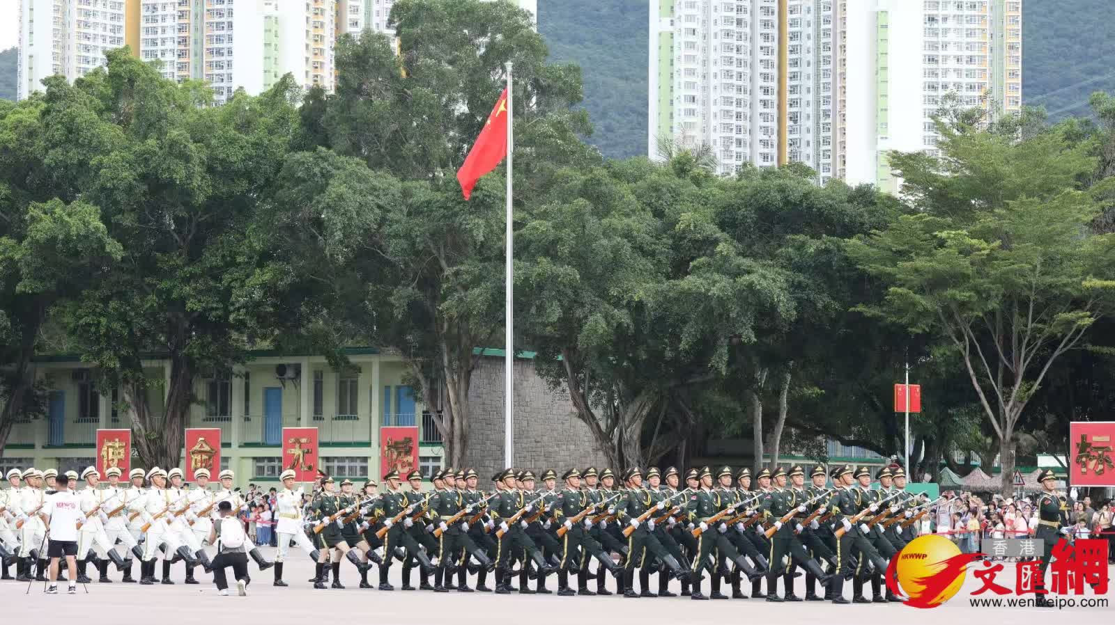 一連兩天開放日吸引大批市民參與，近距離感受祖國軍事力量的日益強大。 (受訪者提供)