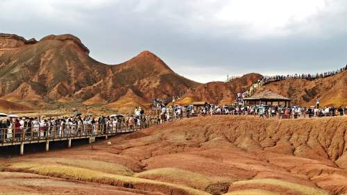 張掖七彩丹霞迎旅遊旺季　涉外遊客增長亮眼