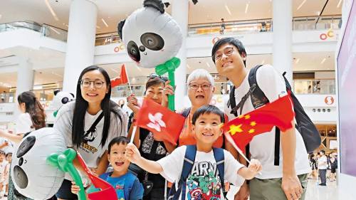（多圖）「有好嘢食、好嘢玩」　全城歡度香港愉快生日