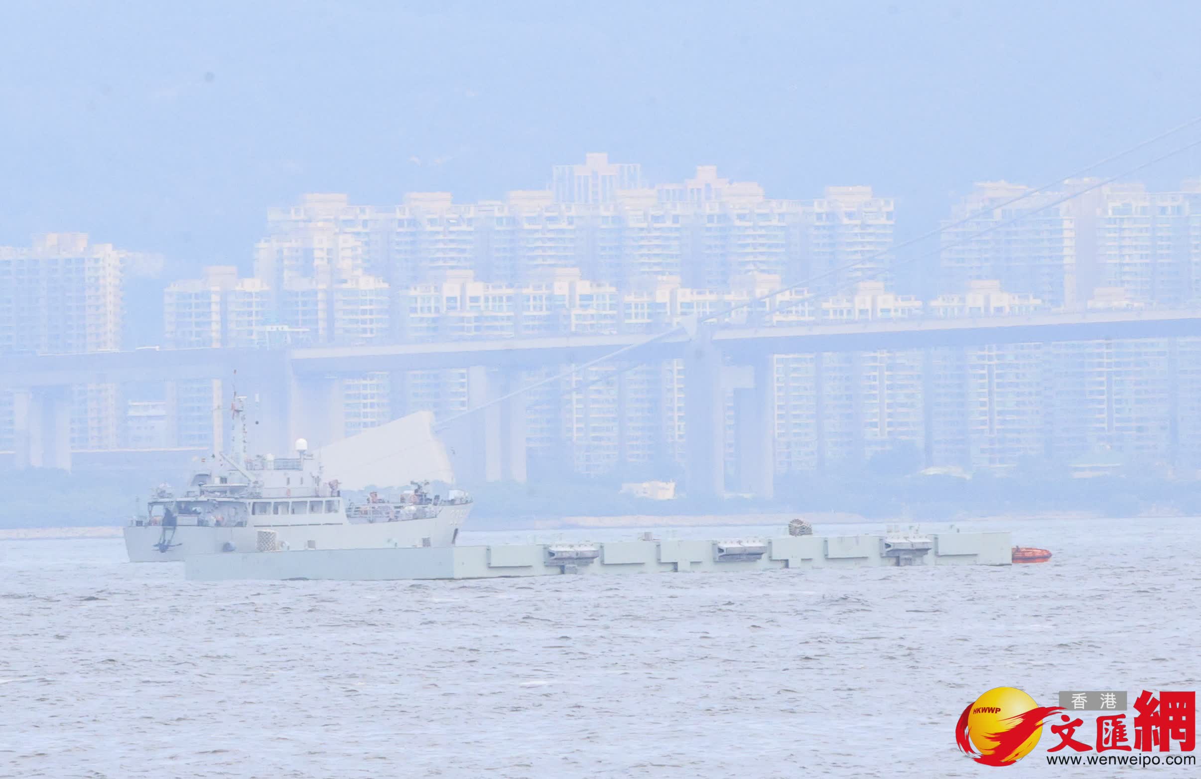 山東艦航母編隊訪港（西區海旁）（香港文匯報記者萬霜靈 攝）