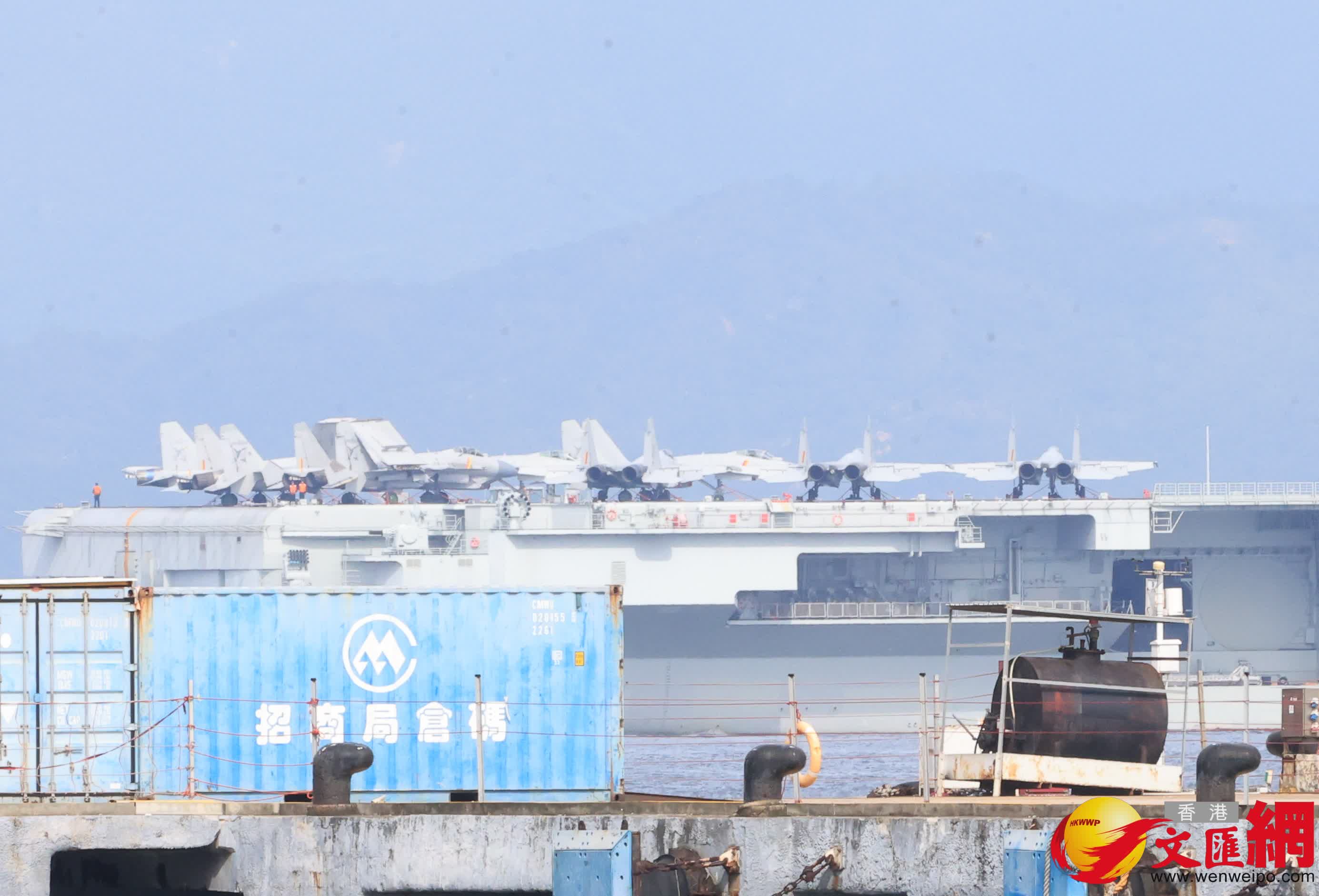 山東艦航母編隊訪港（西區海旁）（香港文匯報記者萬霜靈 攝）