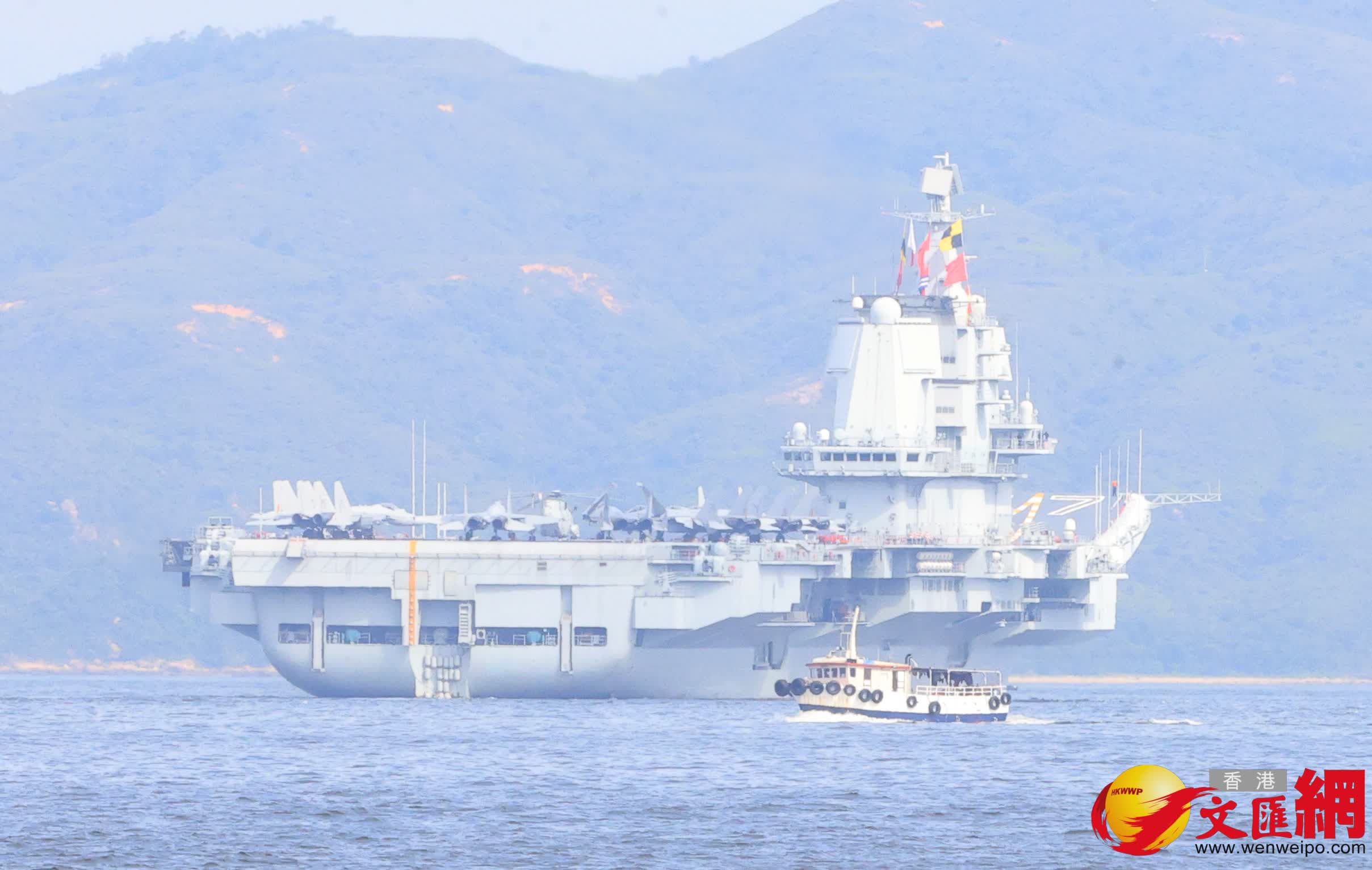 山東艦航母編隊訪港（西區海旁）（香港文匯報記者萬霜靈 攝）