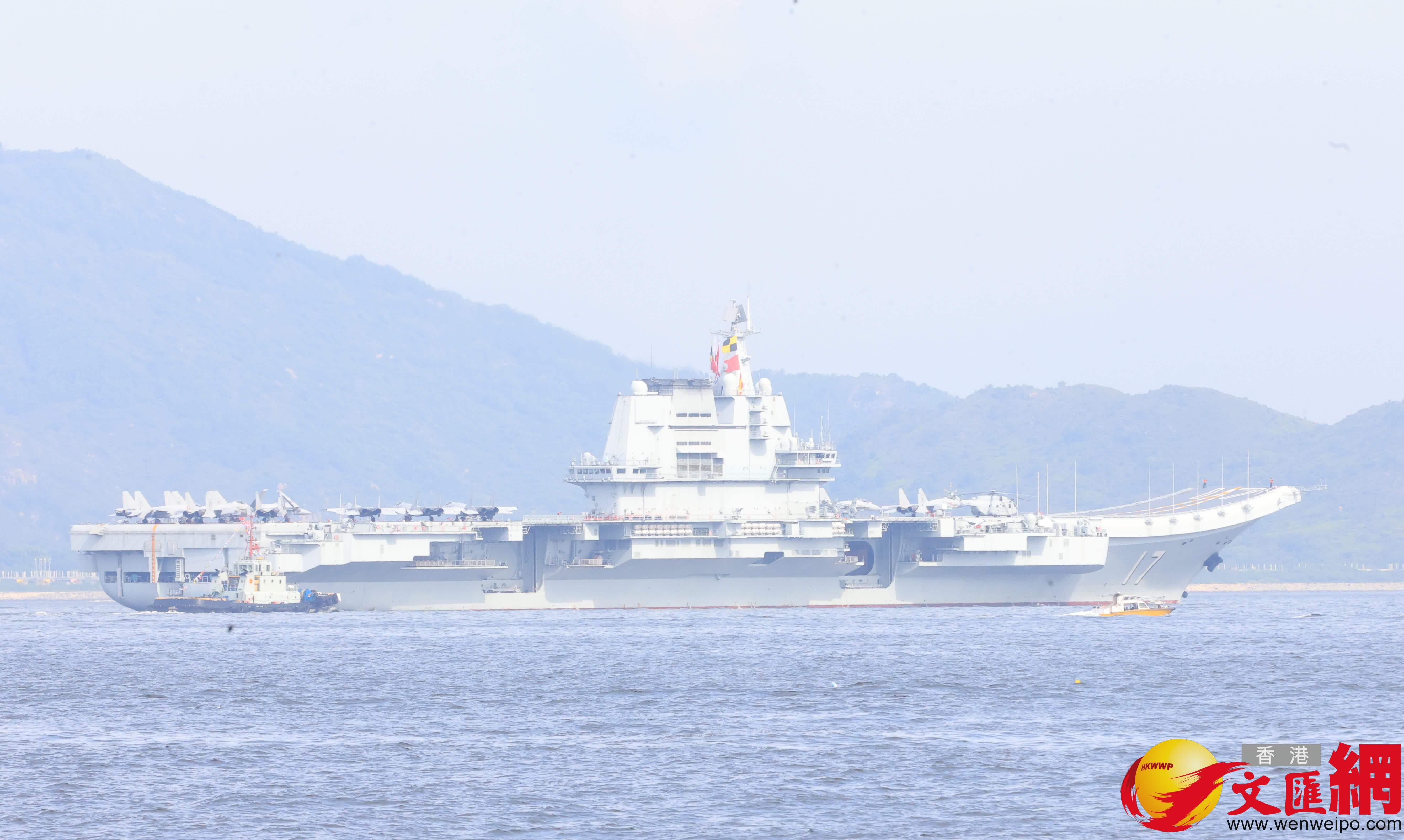 山東艦航母編隊訪港（西區海旁）（香港文匯報記者萬霜靈 攝）