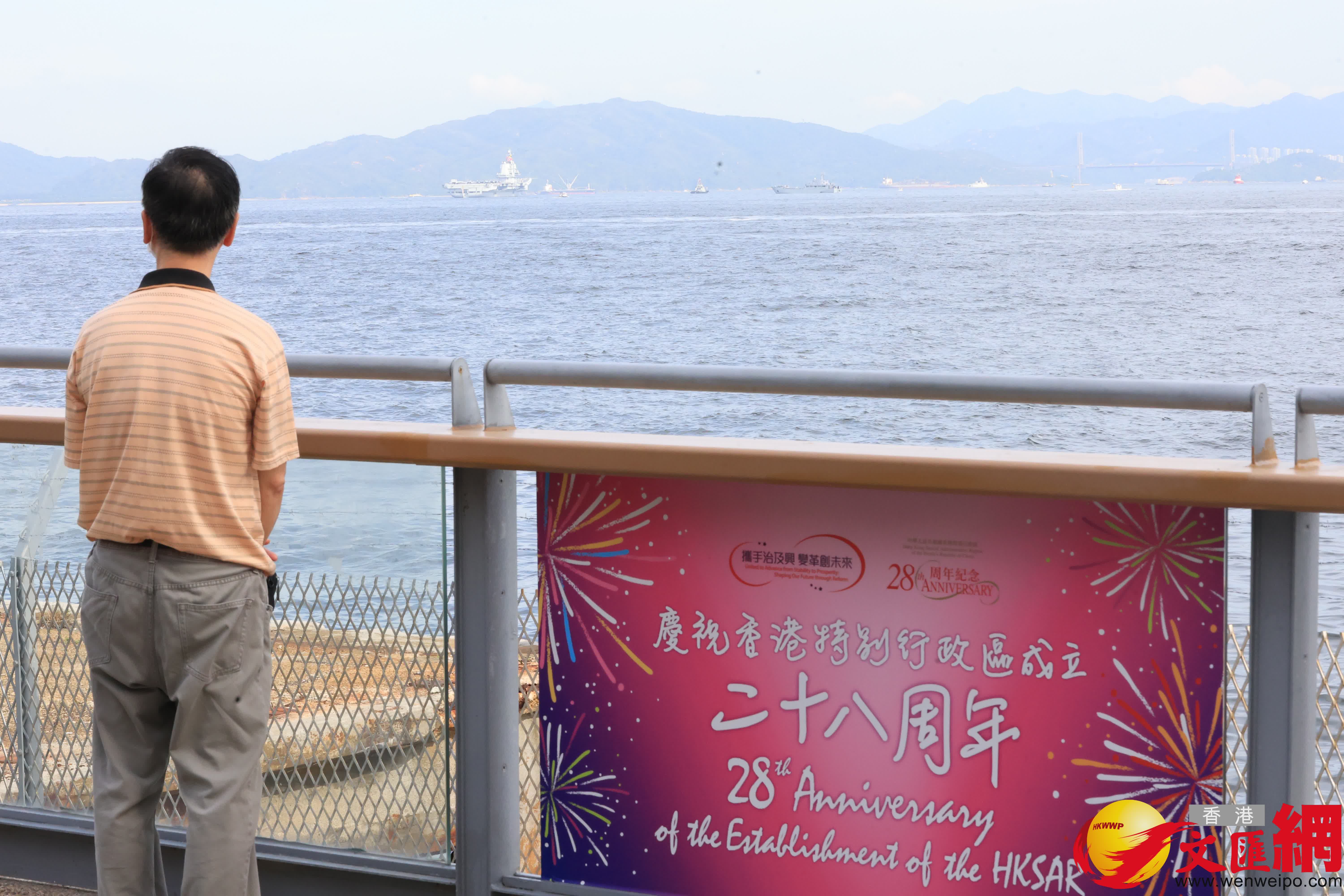 山東艦航母編隊訪港（西區海旁）（香港文匯報記者萬霜靈 攝）