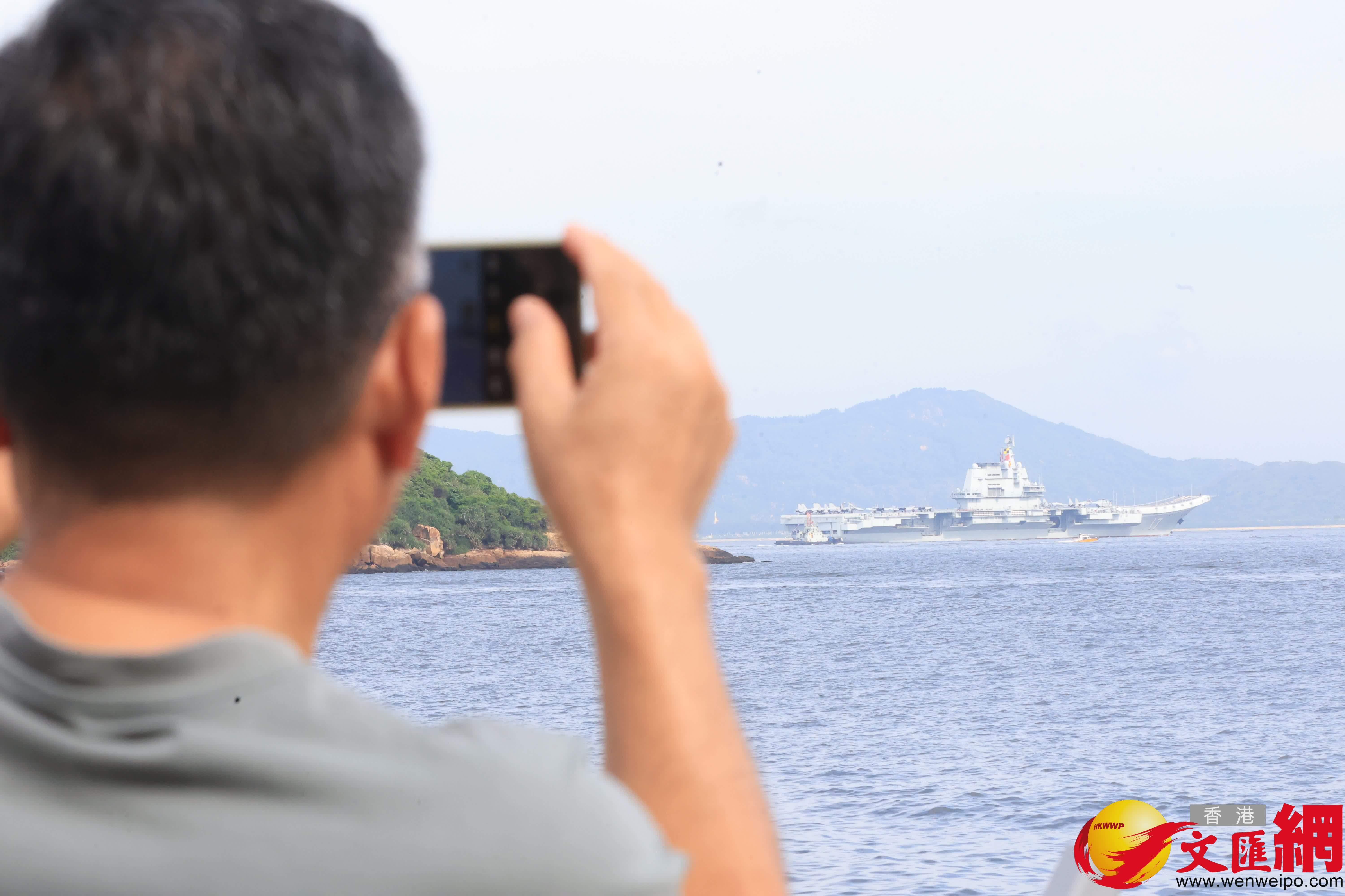 山東艦航母編隊訪港（西區海旁）（香港文匯報記者萬霜靈 攝）
