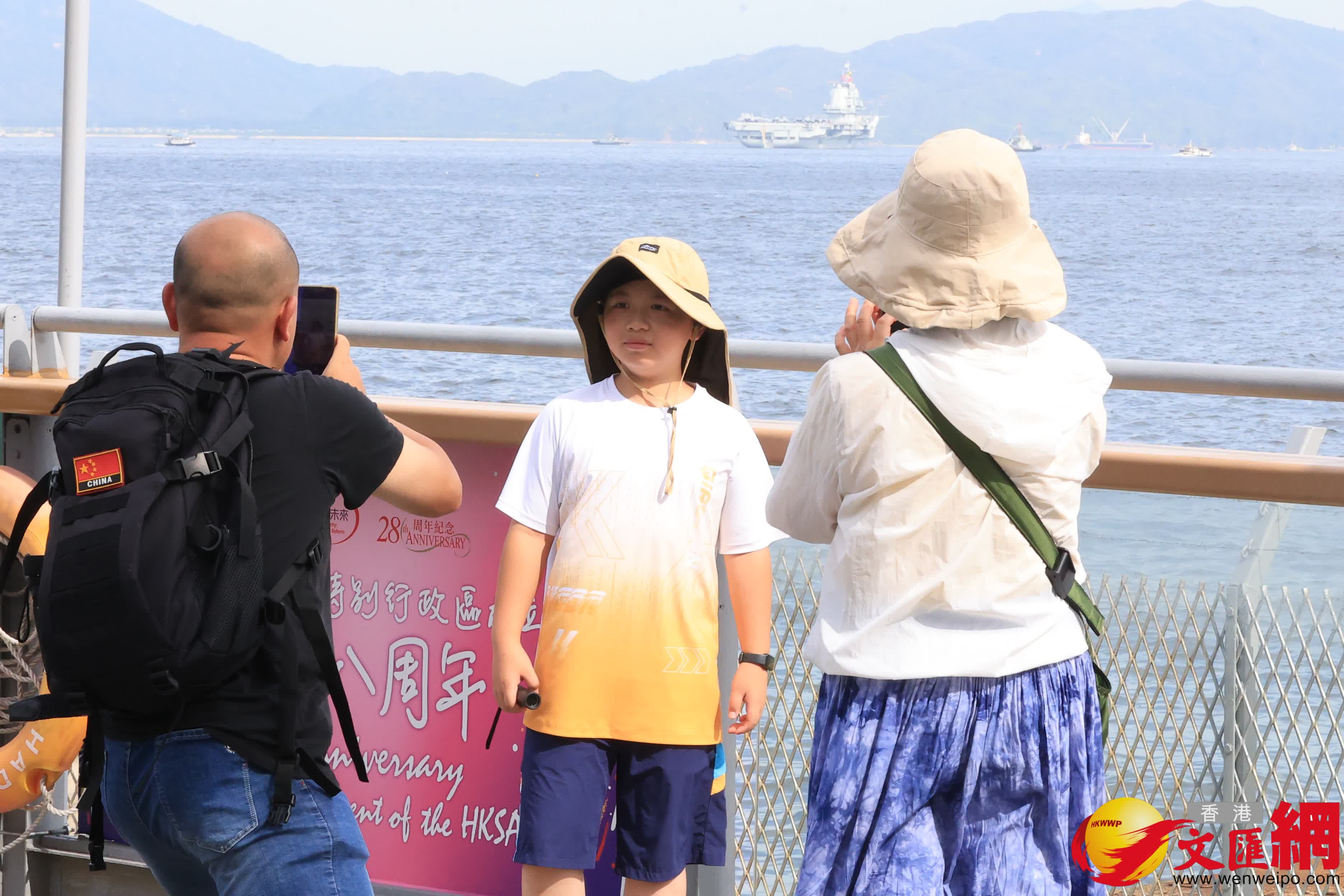 山東艦航母編隊訪港。（香港文匯報記者郭木又 攝）