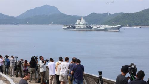 （有片）山東艦進港大批市民岸邊觀賞 「好偉大！好興奮！」