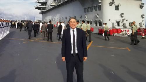 山東艦訪港 │ 卓永興登艦參觀：「留下人生難得、與國家共榮的美好時光！」