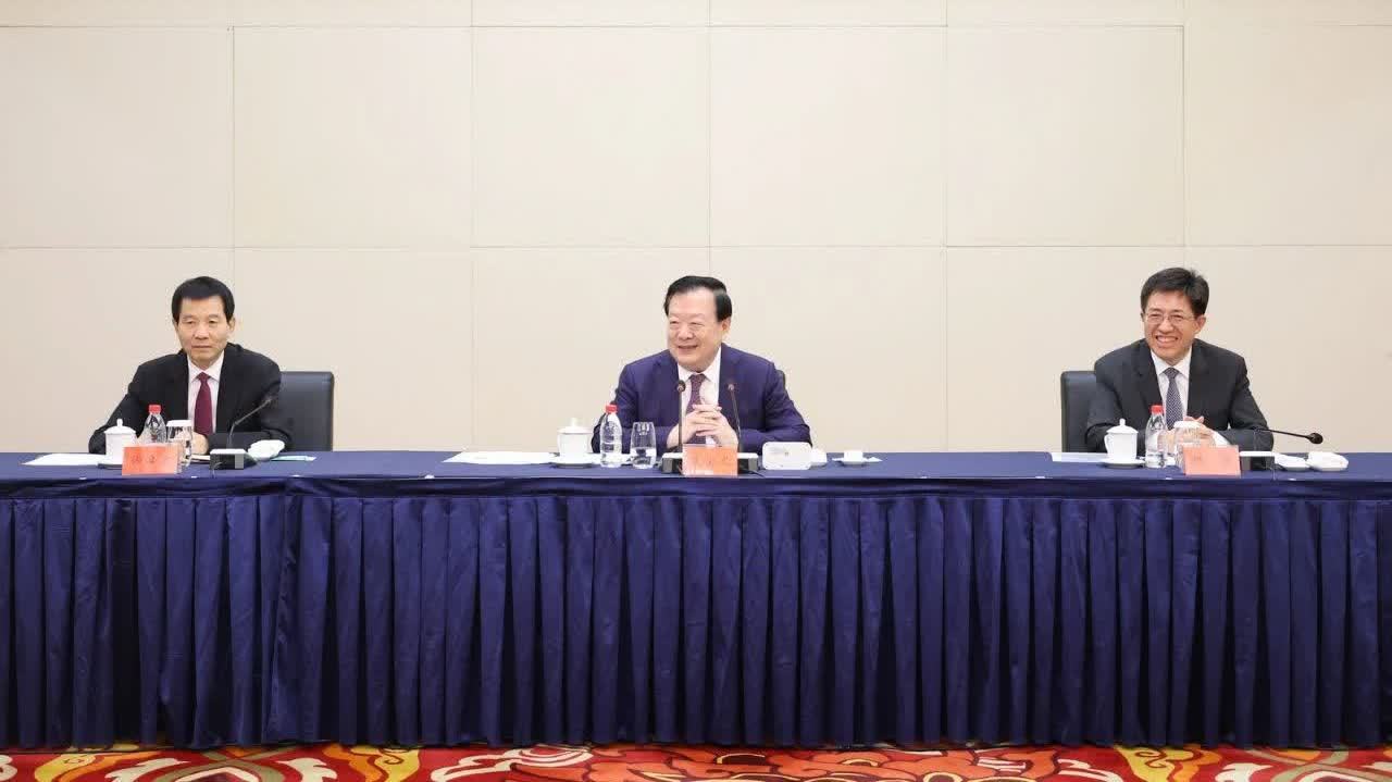 夏寶龍看望全國青聯港澳地區特邀委員