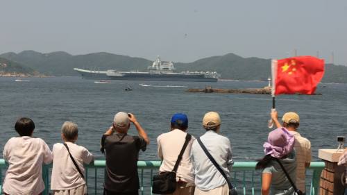 （多圖）山東艦編隊結束行程離港  市民依依惜別目送軍艦