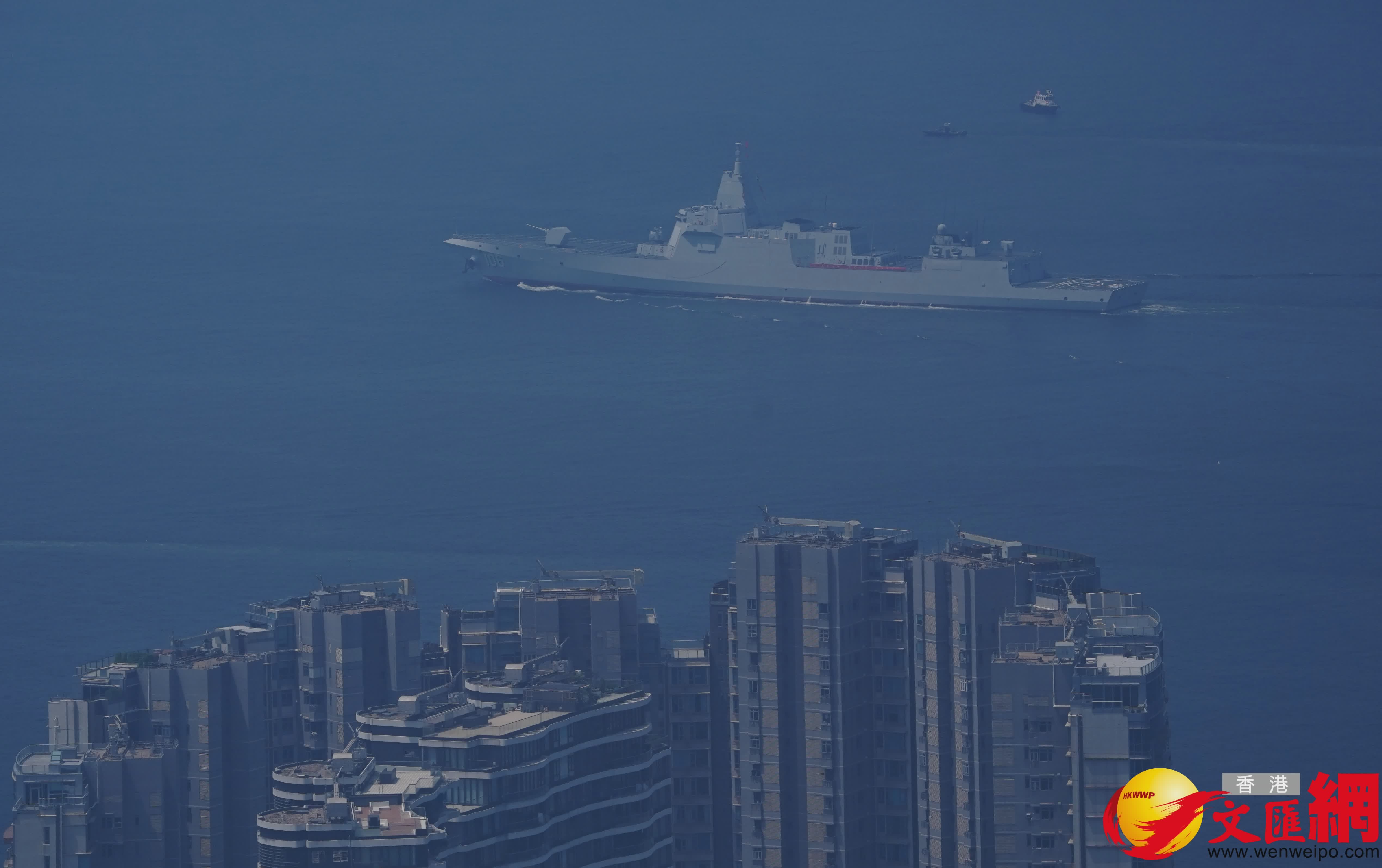中國人民解放軍海軍山東艦航母編隊今日結束為期5天的訪港行程,離開本港。 (香港文匯報記者曾興偉 攝) 中國人民解放軍海軍山東艦航母編隊今日結束為期5天的訪港行程,離開本港。 (香港文匯報記者曾興偉 攝)