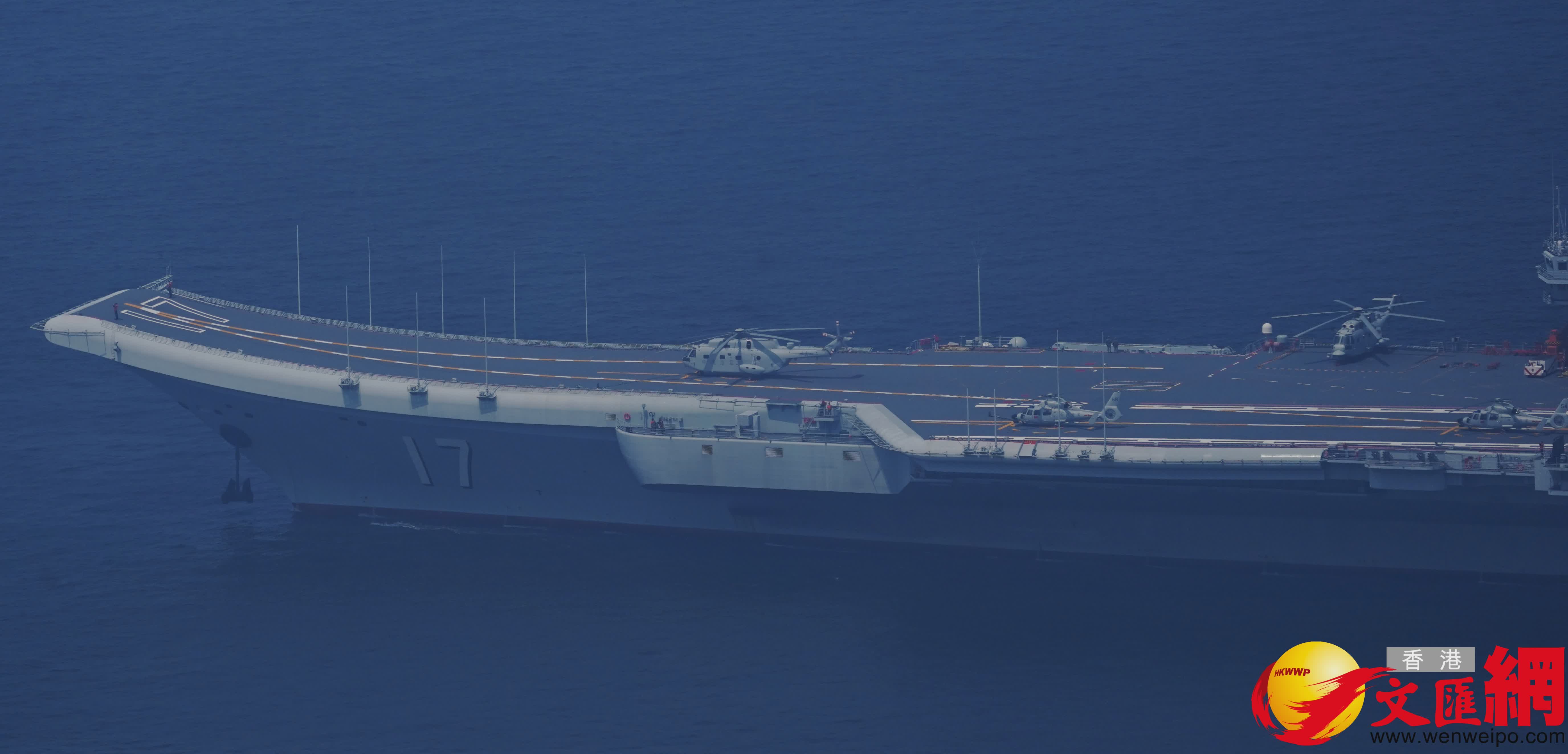 中國人民解放軍海軍山東艦航母編隊今日結束為期5天的訪港行程,離開本港。 (香港文匯報記者曾興偉 攝) 中國人民解放軍海軍山東艦航母編隊今日結束為期5天的訪港行程,離開本港。 (香港文匯報記者曾興偉 攝)