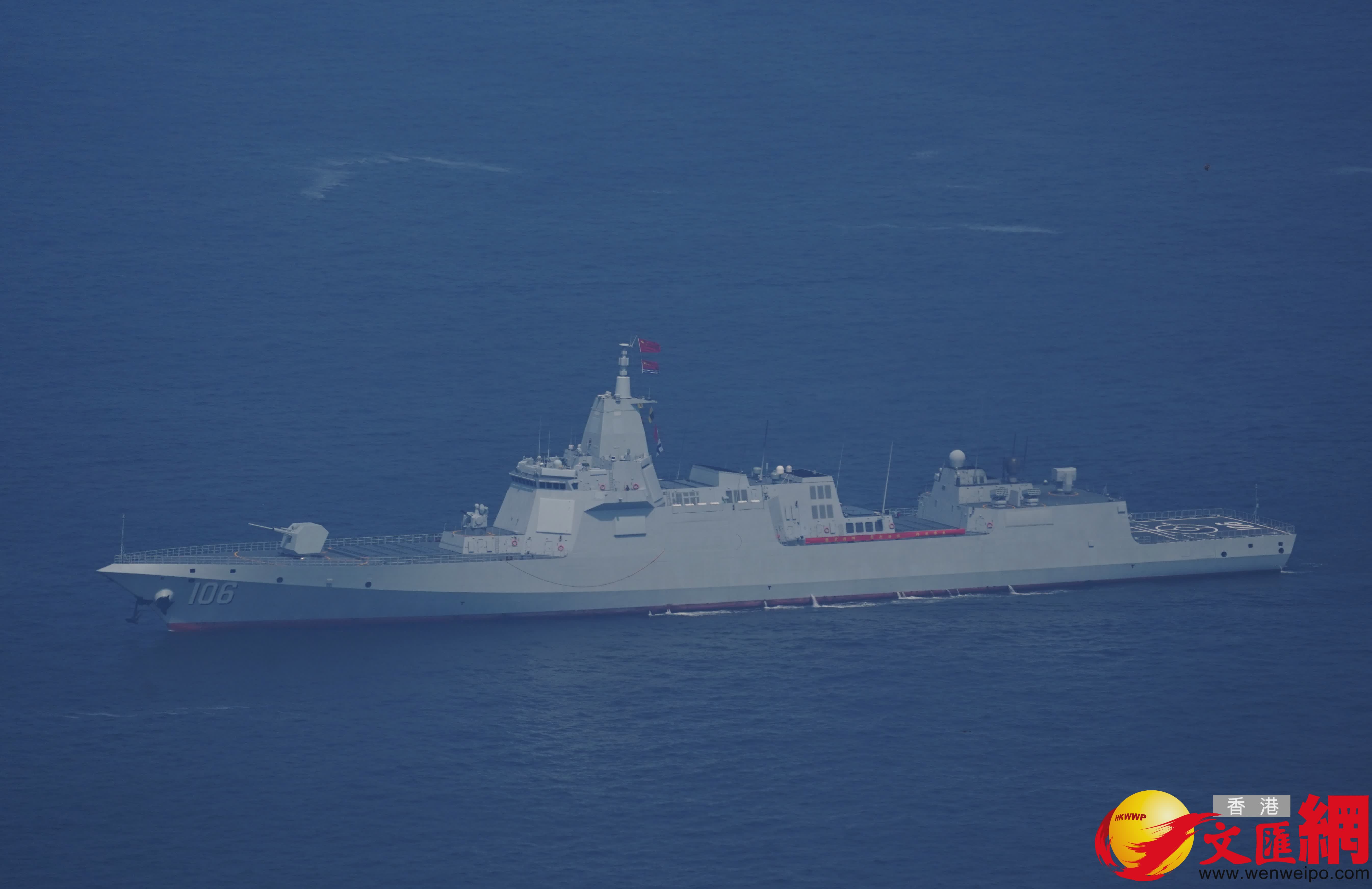 中國人民解放軍海軍山東艦航母編隊今日結束為期5天的訪港行程,離開本港。 (香港文匯報記者曾興偉 攝) 中國人民解放軍海軍山東艦航母編隊今日結束為期5天的訪港行程,離開本港。 (香港文匯報記者曾興偉 攝)