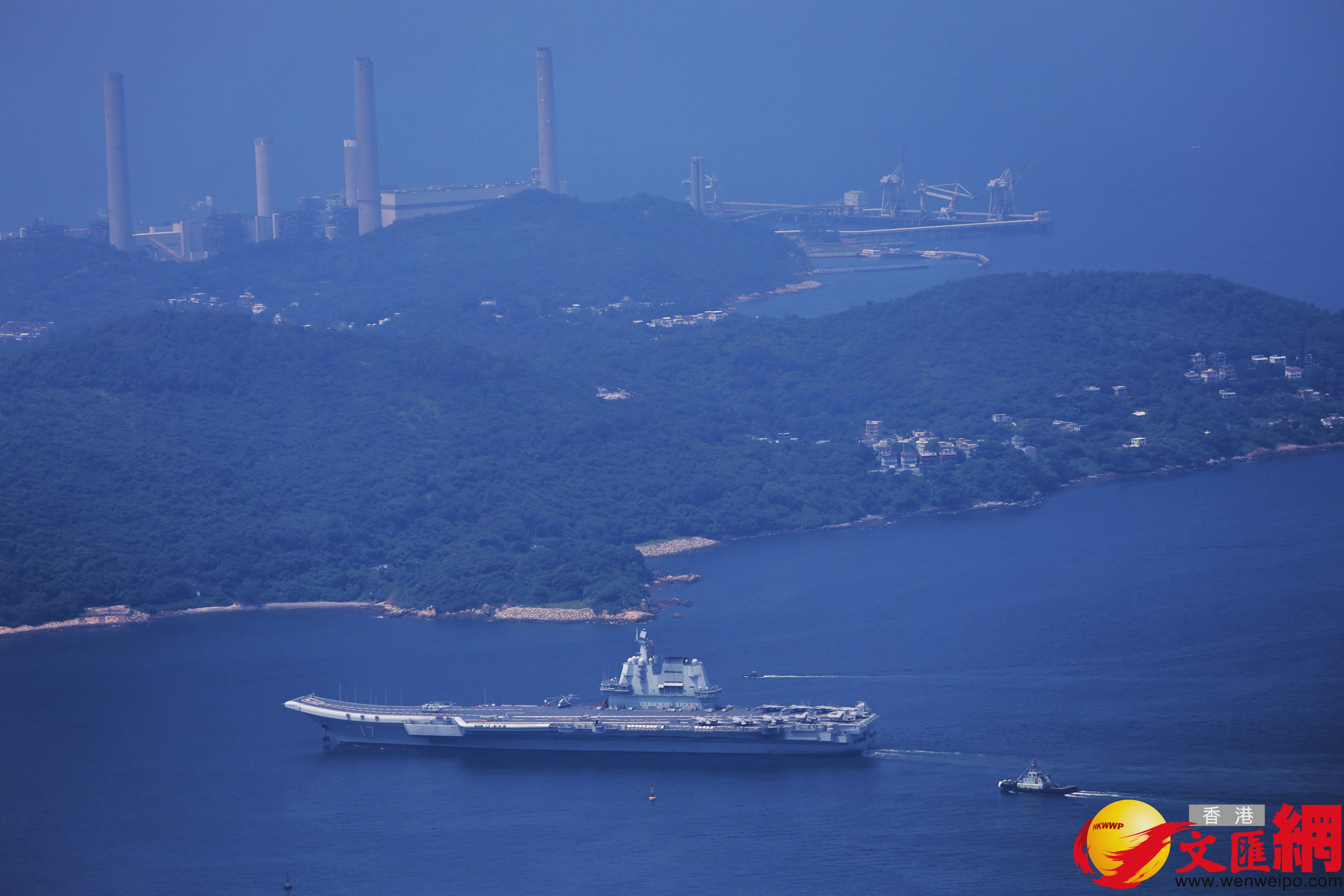 中國人民解放軍海軍山東艦航母編隊今日結束為期5天的訪港行程,離開本港。 (香港文匯報記者曾興偉 攝) 中國人民解放軍海軍山東艦航母編隊今日結束為期5天的訪港行程,離開本港。 (香港文匯報記者曾興偉 攝)
