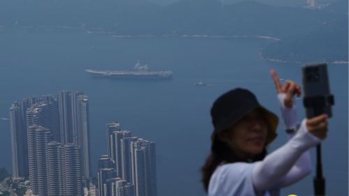 (多圖) 山東艦編隊揮別香港 │ 市民西高山目送山東艦離港一刻 記者鏡頭定格歷史瞬間