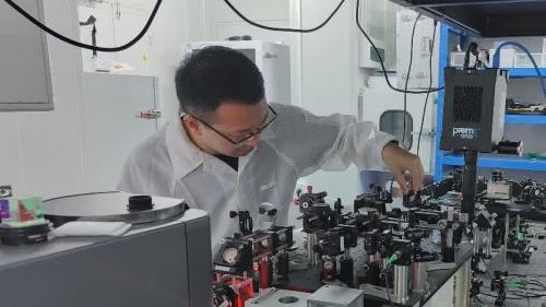 納米「雙光子工廠」問世！中國科研團隊成功研製新型量子糾纏光源