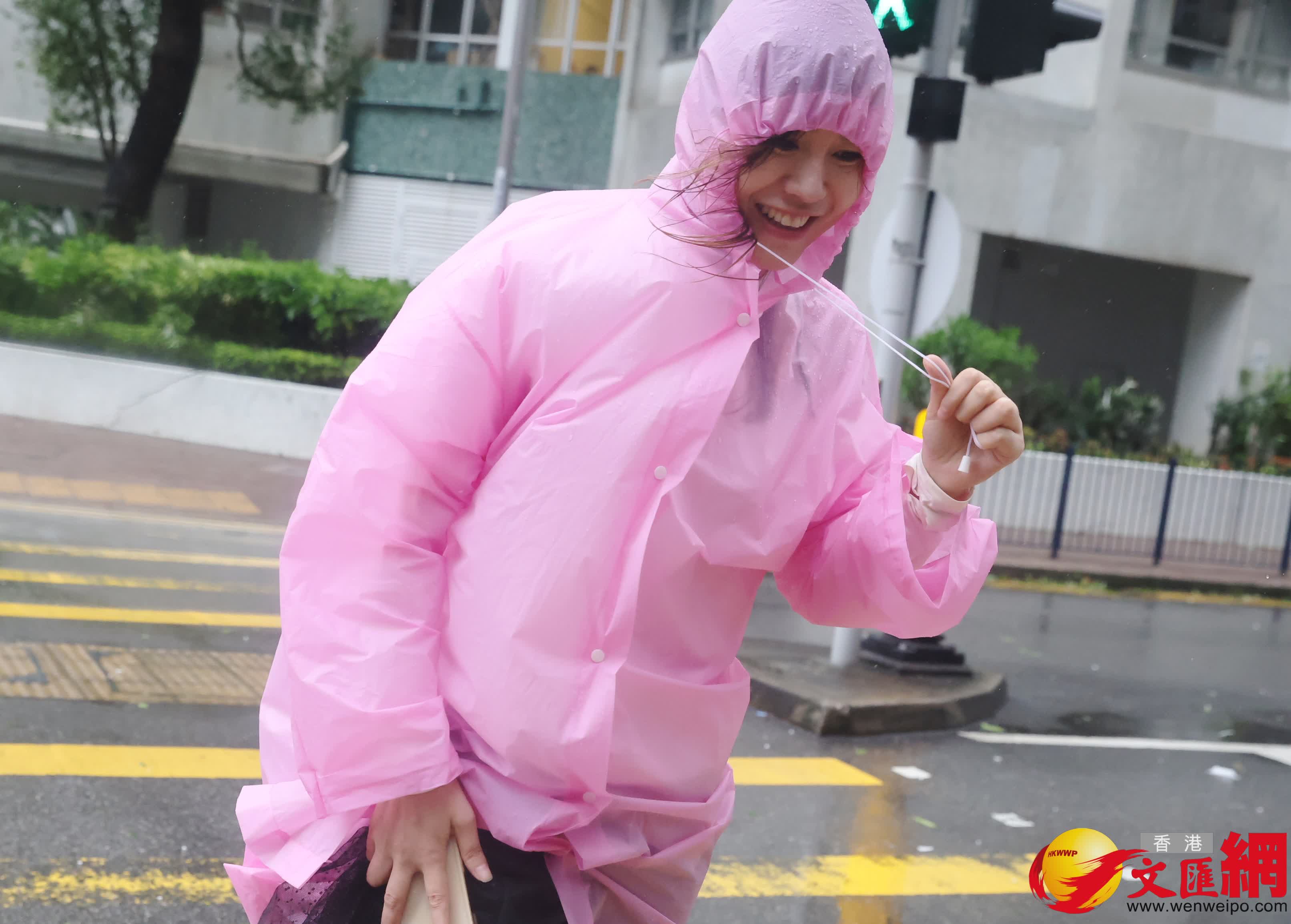 十號風球下的香港市面情況。 (香港文匯報記者郭木又 攝) 十號風球下的香港市面情況。 (香港文匯報記者郭木又 攝)