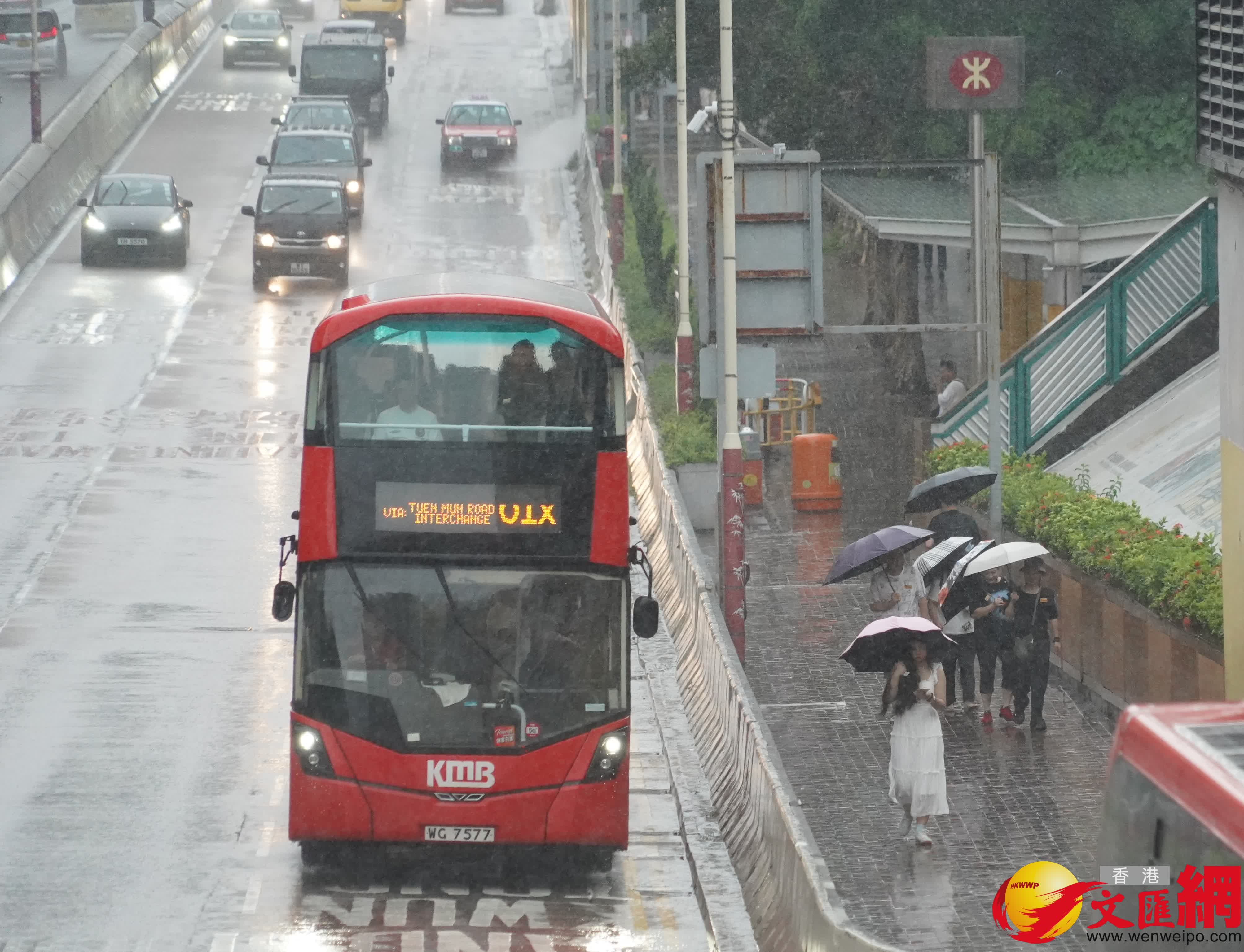 天文台發出暴雨警告信號,圖為黃大仙區情況。(香港文匯報記者 曾興偉 攝) 天文台發出暴雨警告信號,圖為黃大仙區情況。(香港文匯報記者 曾興偉 攝)