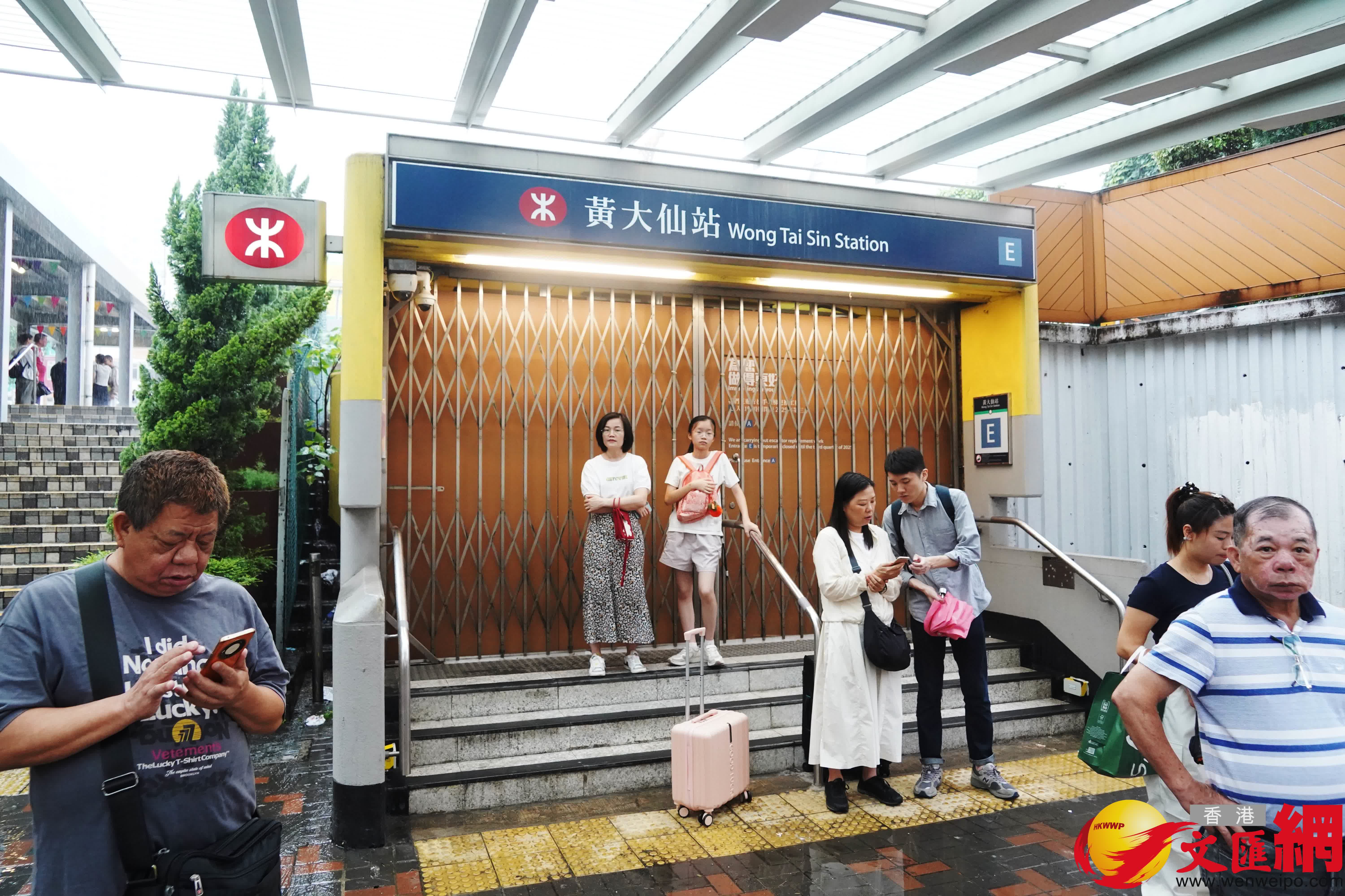 天文台發出暴雨警告信號,圖為黃大仙區情況。(香港文匯報記者 曾興偉 攝) 天文台發出暴雨警告信號,圖為黃大仙區情況。(香港文匯報記者 曾興偉 攝)