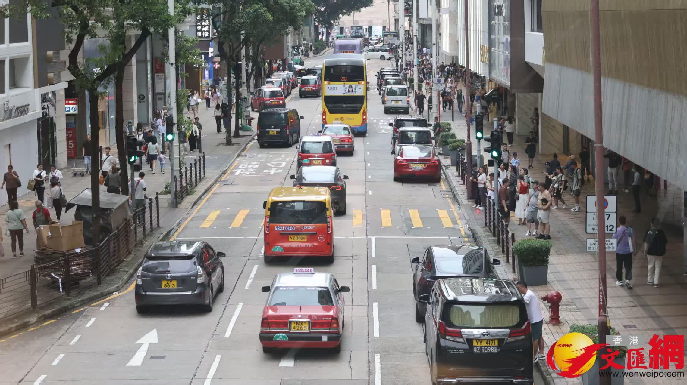 尖沙咀市面復常情況(香港文匯報記者黃艾力攝) 尖沙咀市面復常情況(香港文匯報記者黃艾力攝)