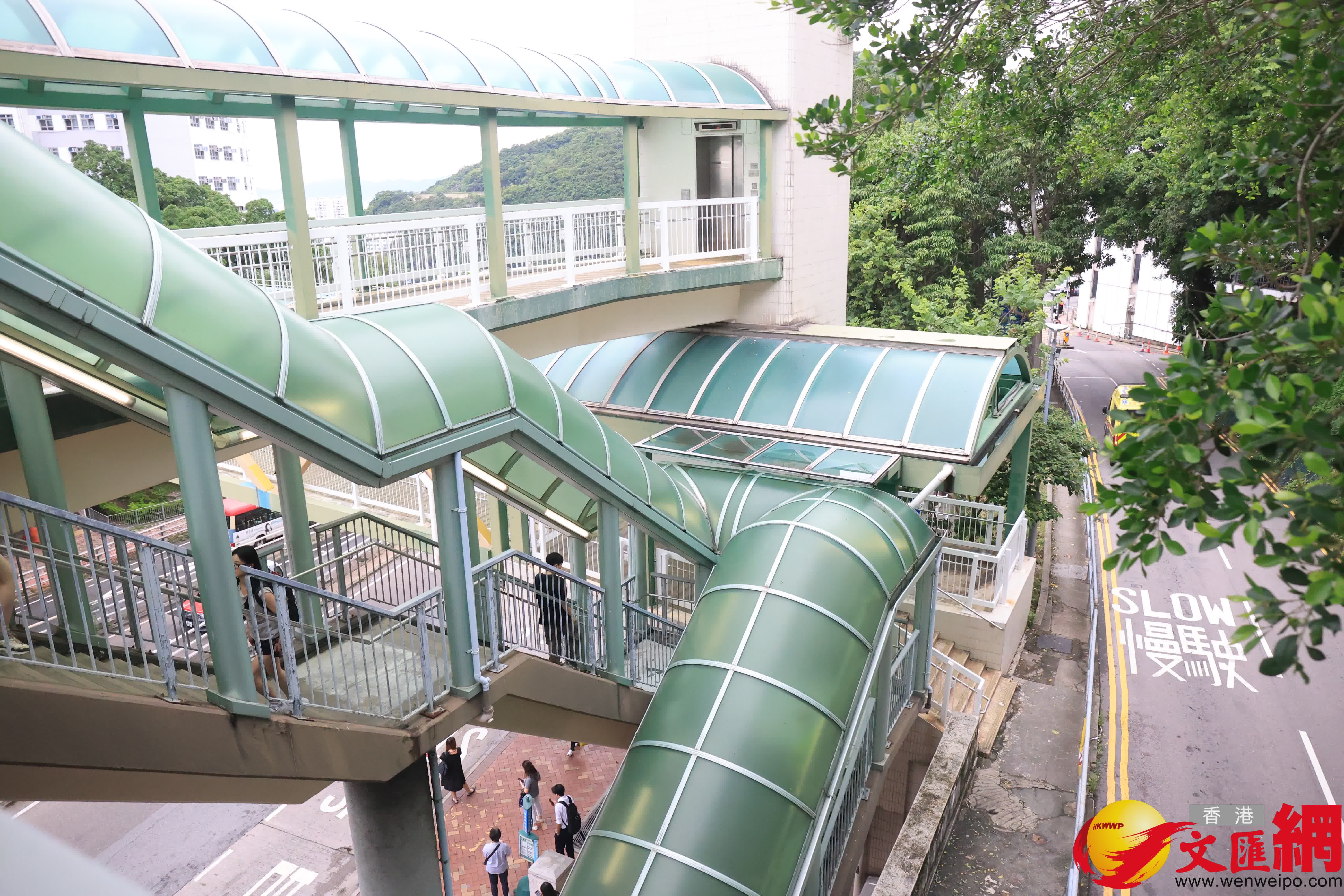 道路交通已全面恢復通暢。(文匯報記者萬霜靈攝) 道路交通已全面恢復通暢。(文匯報記者萬霜靈攝)