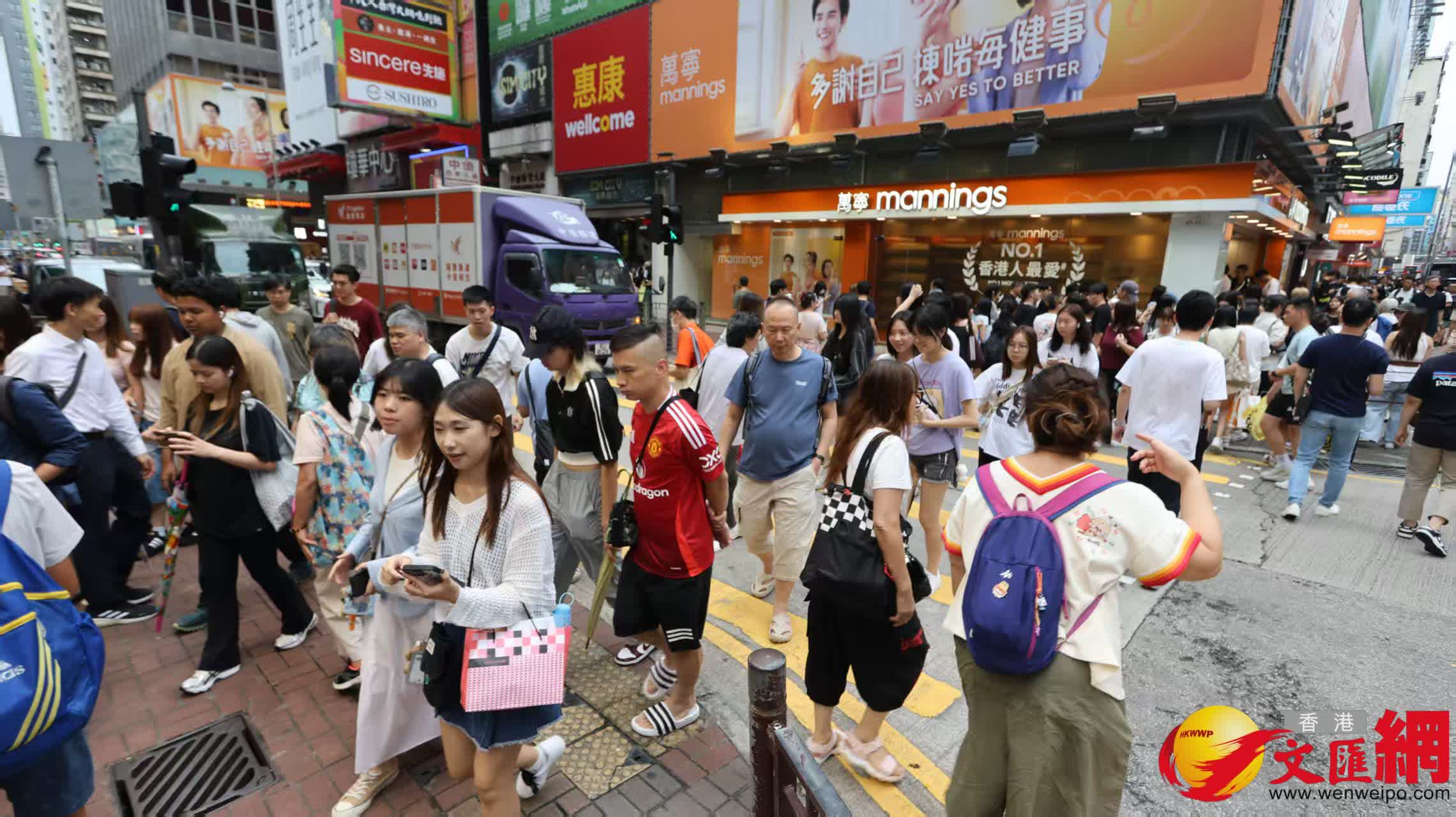 旺角市面復常情況(香港文匯報記者黃艾力攝) 旺角市面復常情況(香港文匯報記者黃艾力攝)