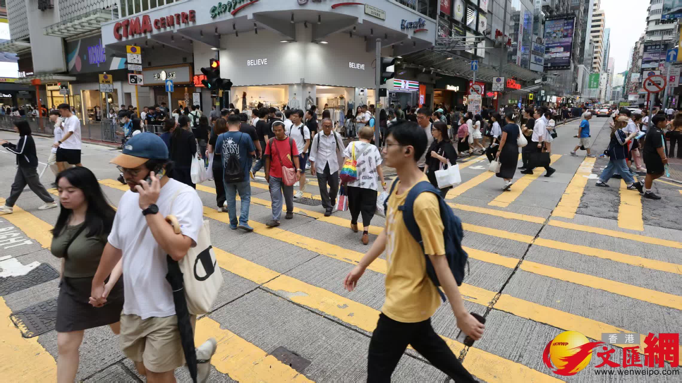 旺角市面復常情況(香港文匯報記者黃艾力攝) 旺角市面復常情況(香港文匯報記者黃艾力攝)