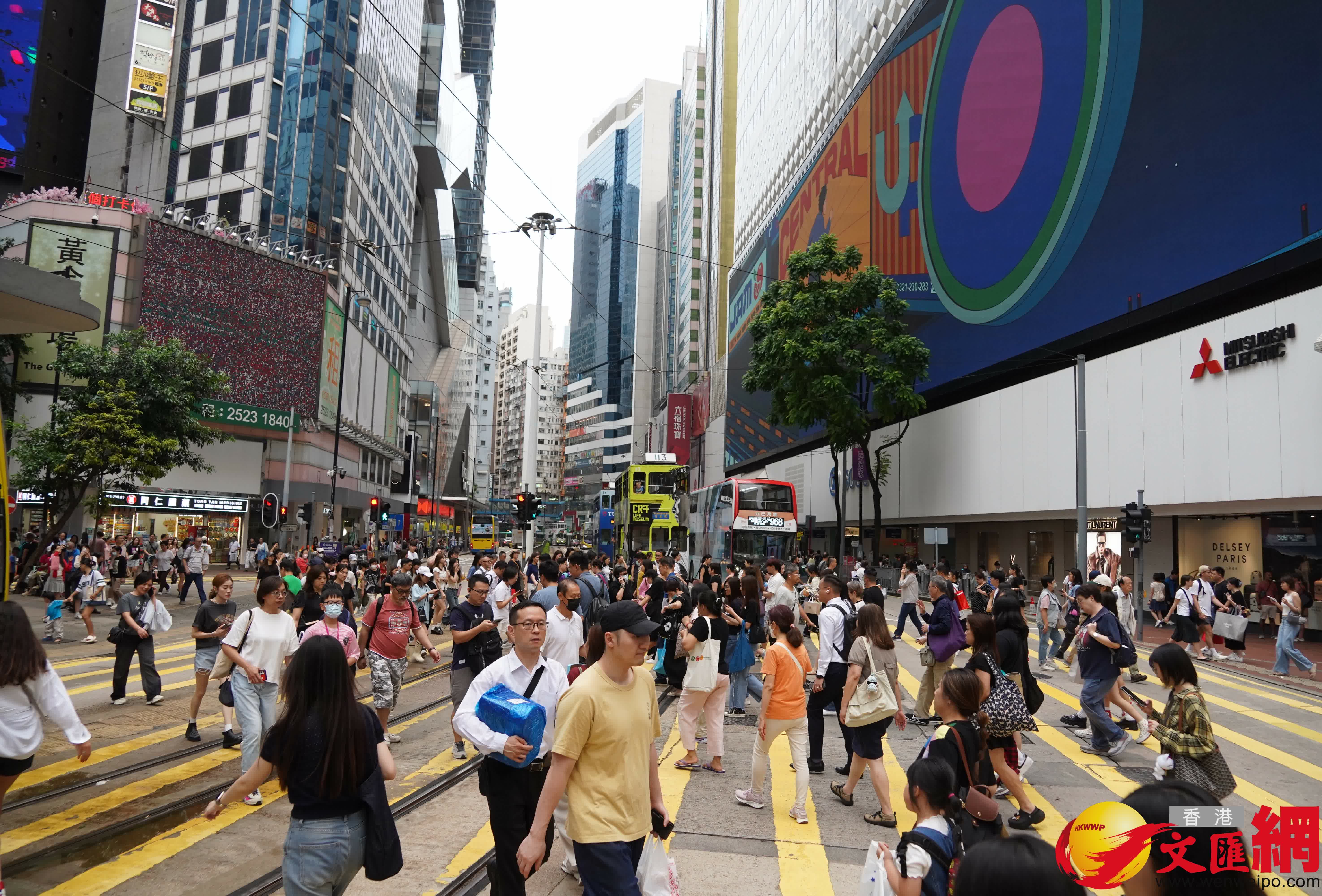 銅鑼灣黑雨後回復正常情況。(香港文匯報記者曾興偉攝) 銅鑼灣黑雨後回復正常情況。(香港文匯報記者曾興偉攝)