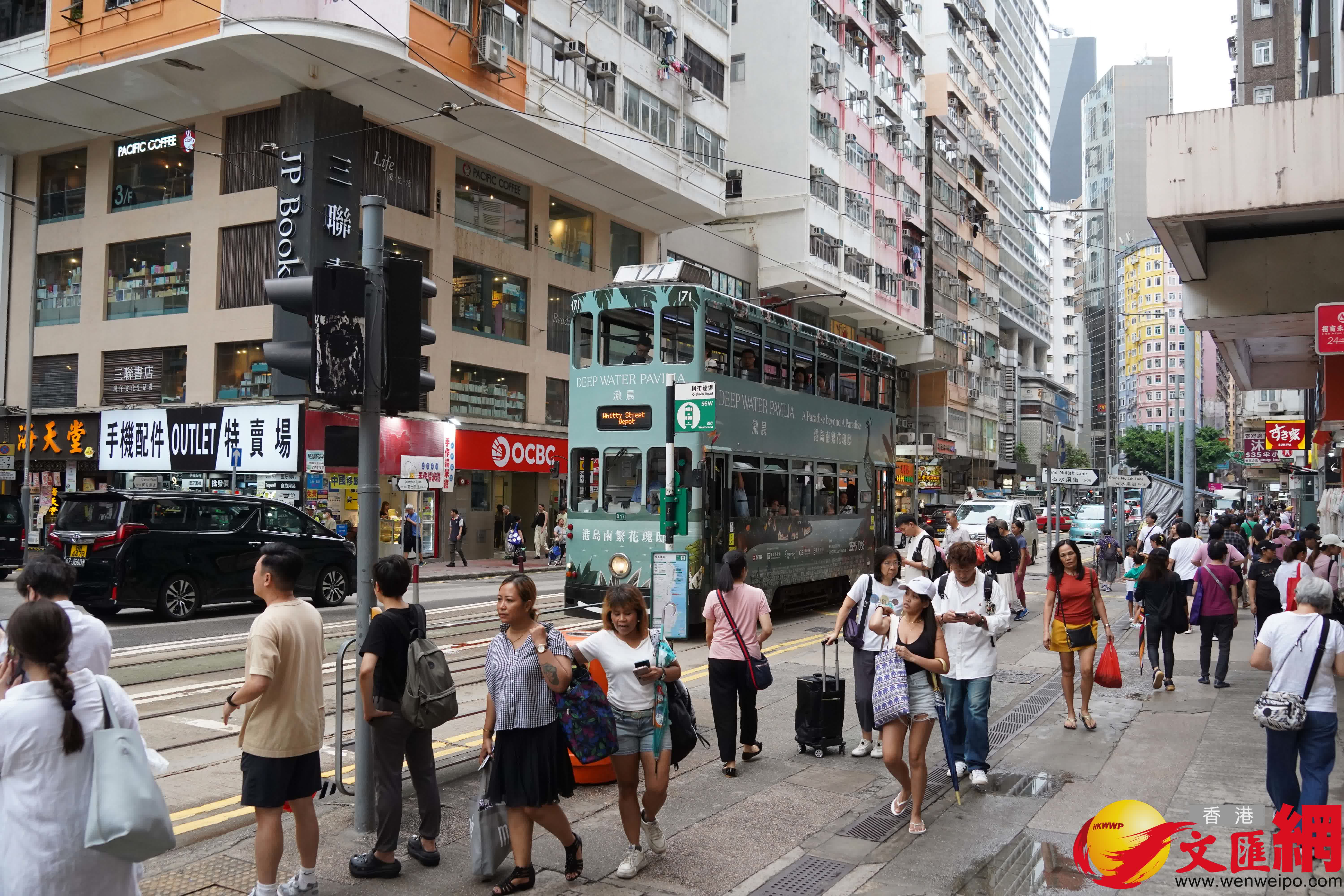 灣仔黑雨後回復正常情況。(香港文匯報記者曾興偉攝) 灣仔黑雨後回復正常情況。(香港文匯報記者曾興偉攝)