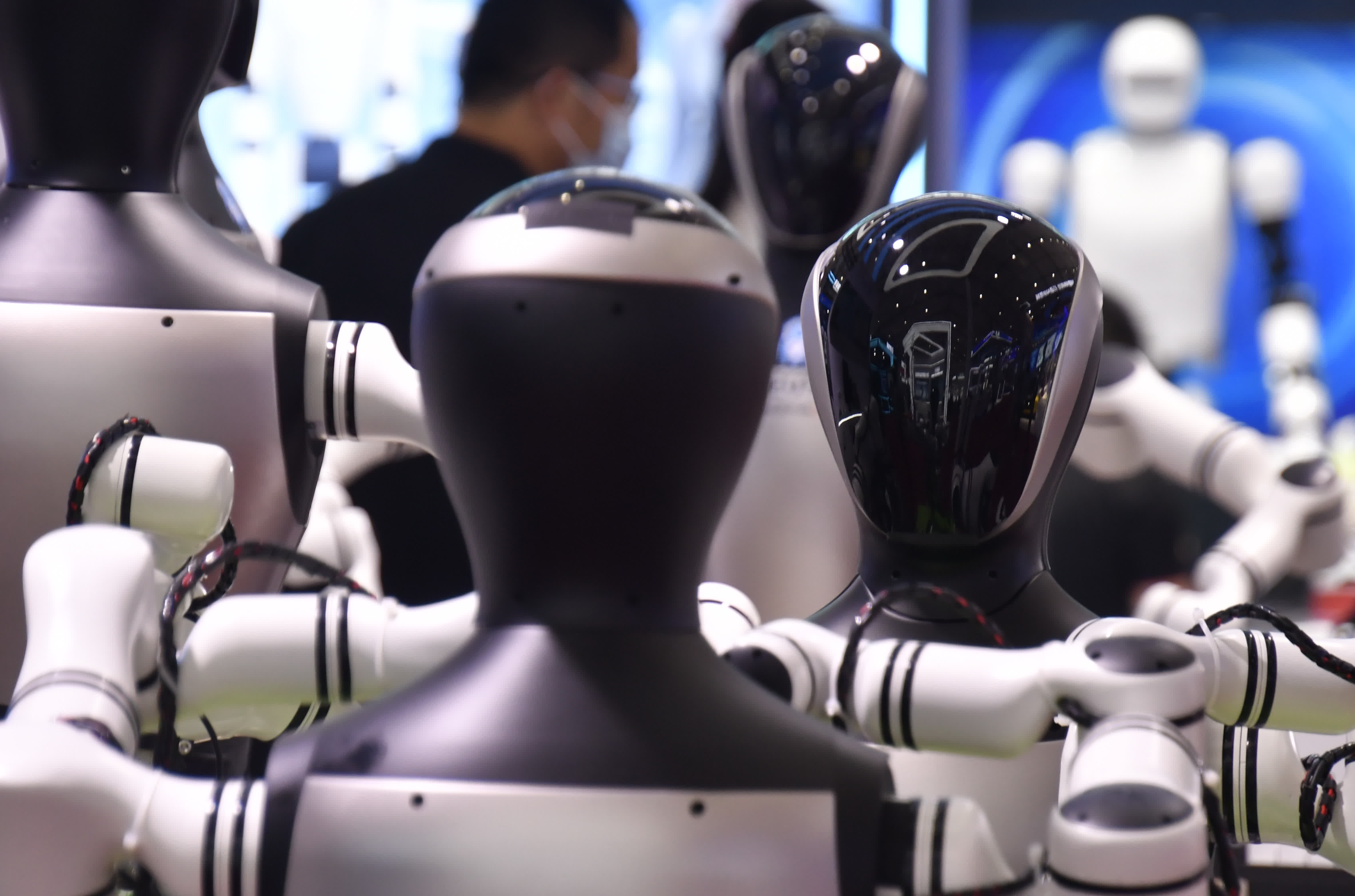 8月8日在2025世界機器人大會展館內拍攝的人形機器人。(新華社) 8月8日在2025世界機器人大會展館內拍攝的人形機器人。(新華社)