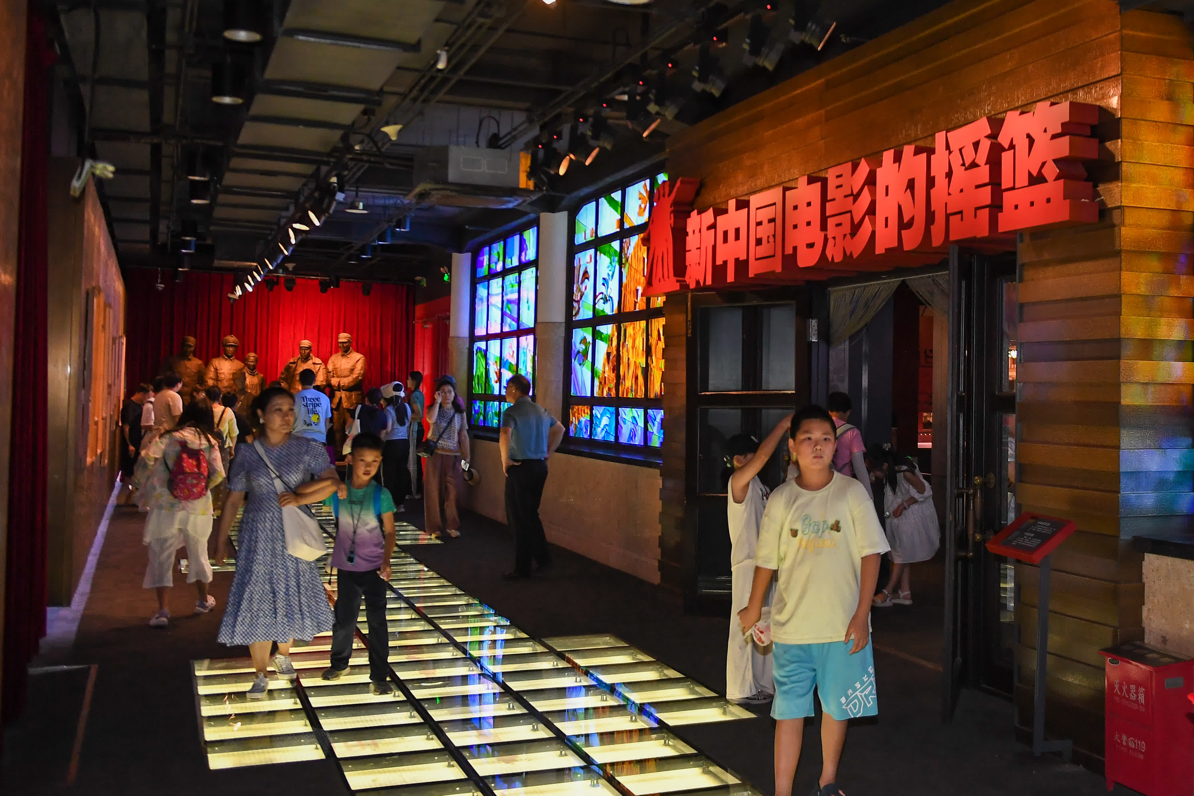 8月7日，遊客在長影舊址博物館參觀。（新華社）
