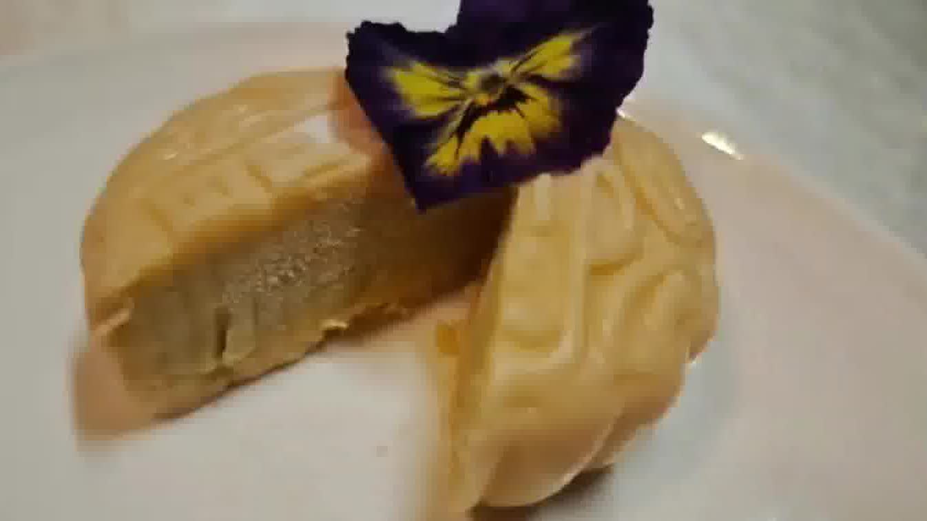 食通天下｜中環碼頭8號碼頭新蒲點　9月供應榴槤雪糕和榴槤月餅榴槤宴