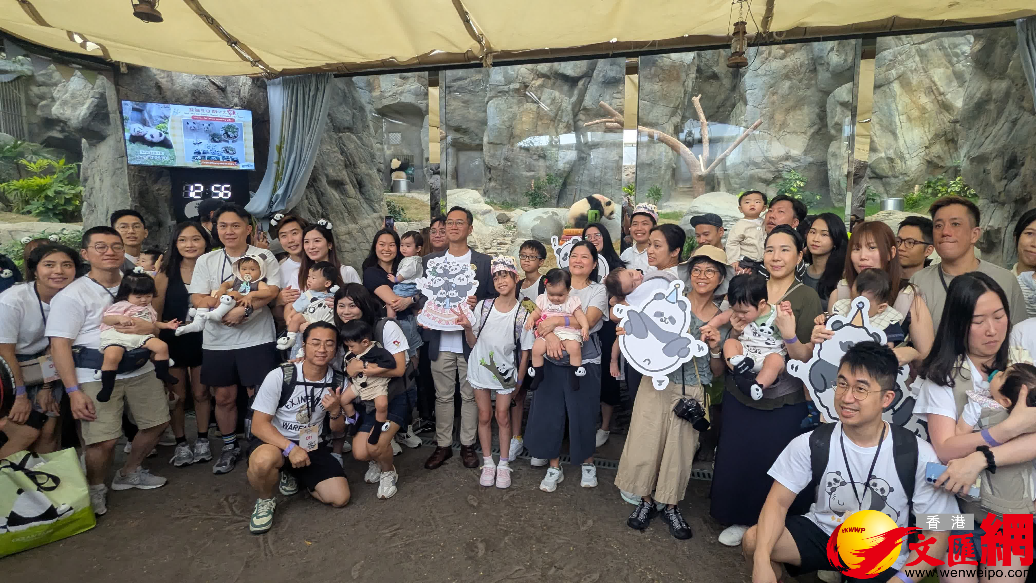 海洋公園同場邀請同年同月同日誕生的一歲小朋友同場一同慶祝。（香港文匯報記者萬霜靈 攝）