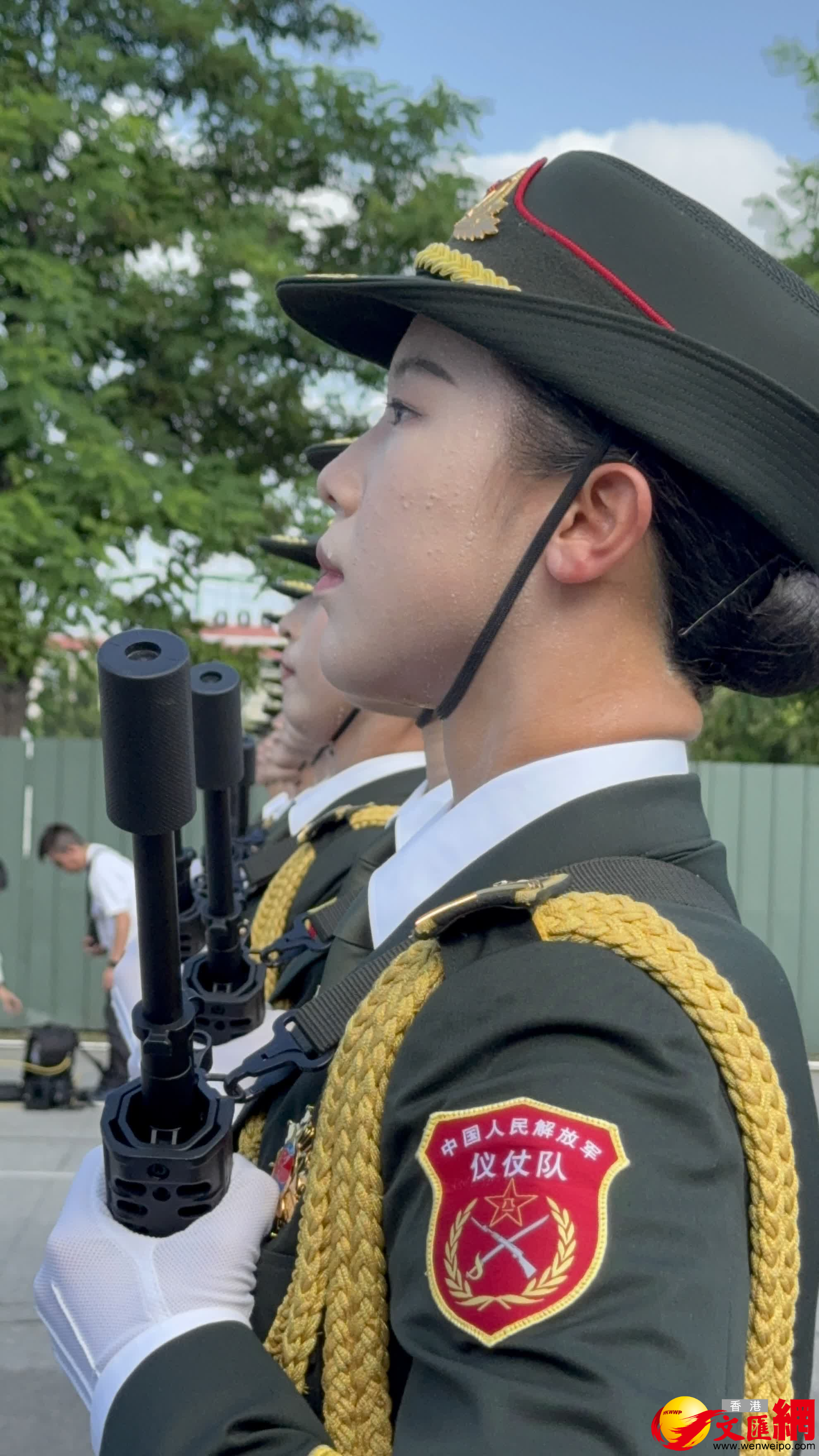士兵們汗如雨下仍堅持訓練。（香港文匯網記者　馬靜　攝）