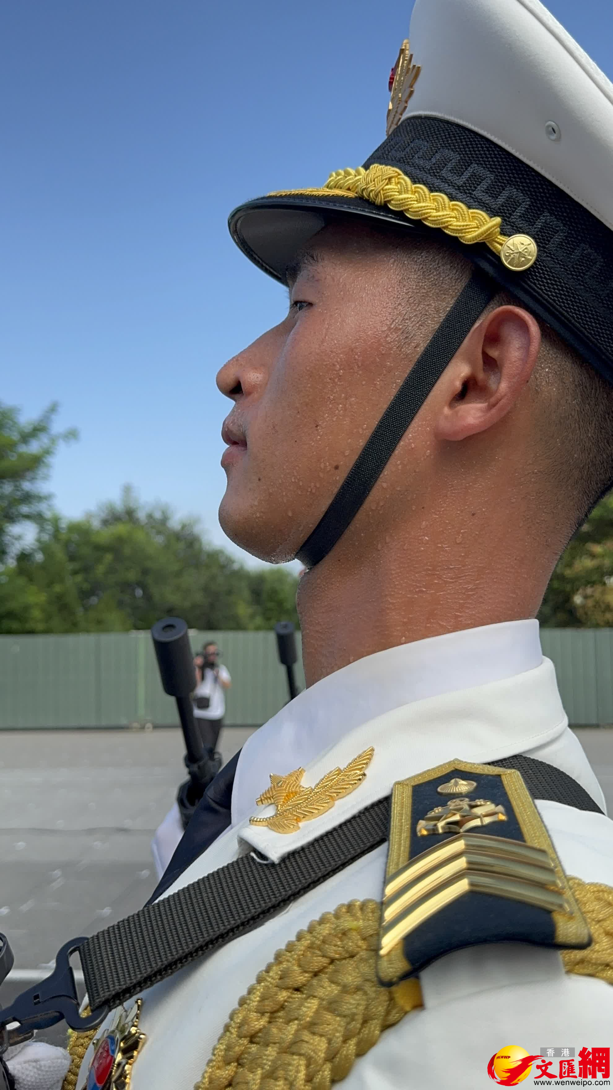 士兵們汗如雨下仍堅持訓練。（香港文匯網記者　馬靜　攝）