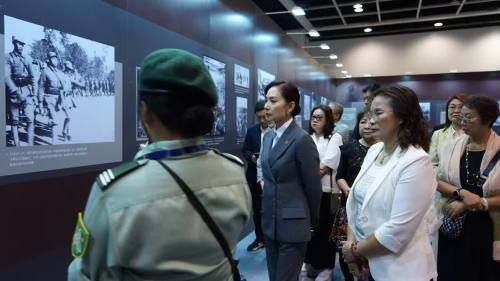 圖集｜鄺美雲攜香港珠海社團總會參觀抗戰80周年巡展