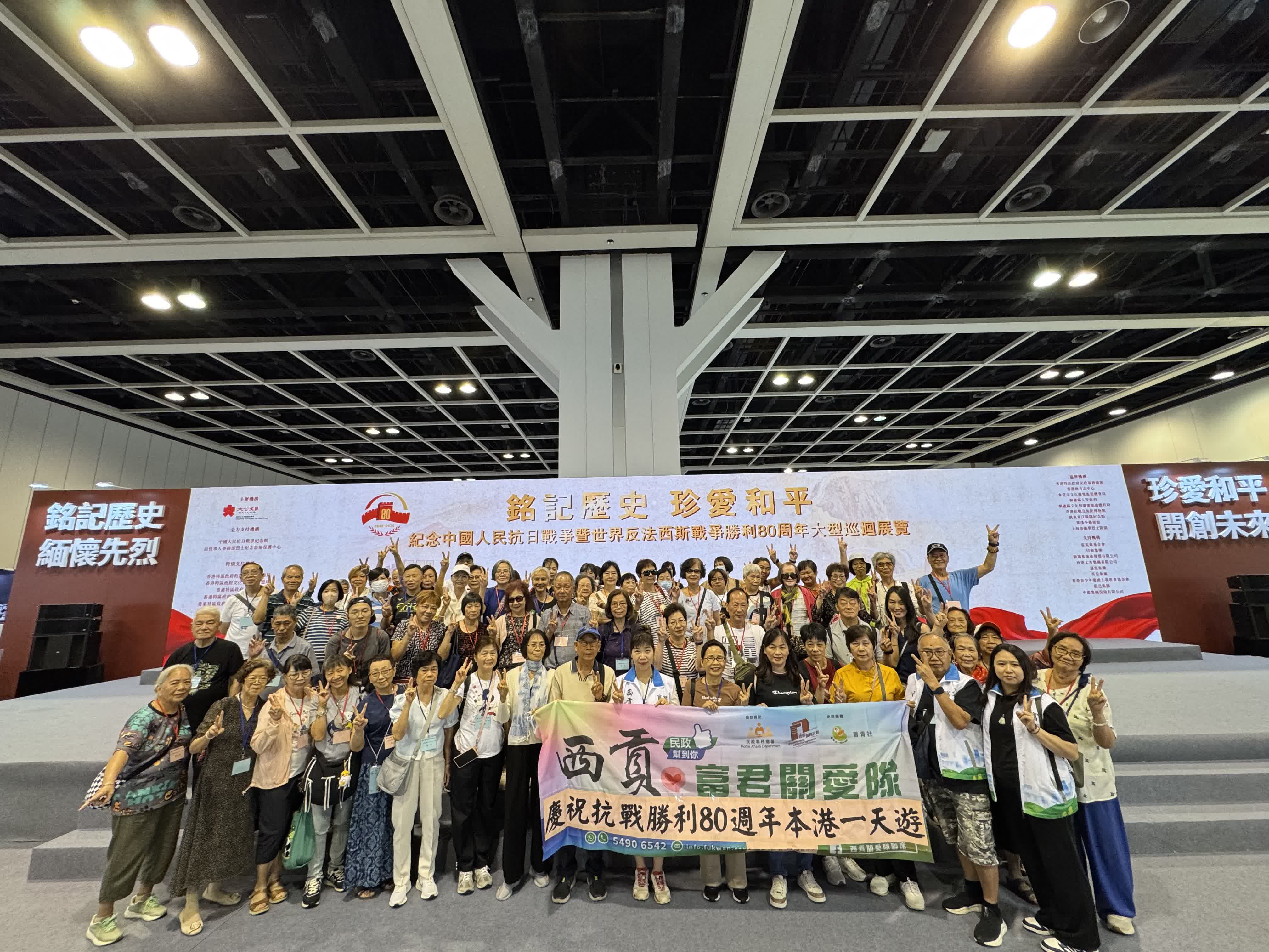 西貢區關愛隊及居民逾百人前來參觀。 西貢區關愛隊及居民逾百人前來參觀。