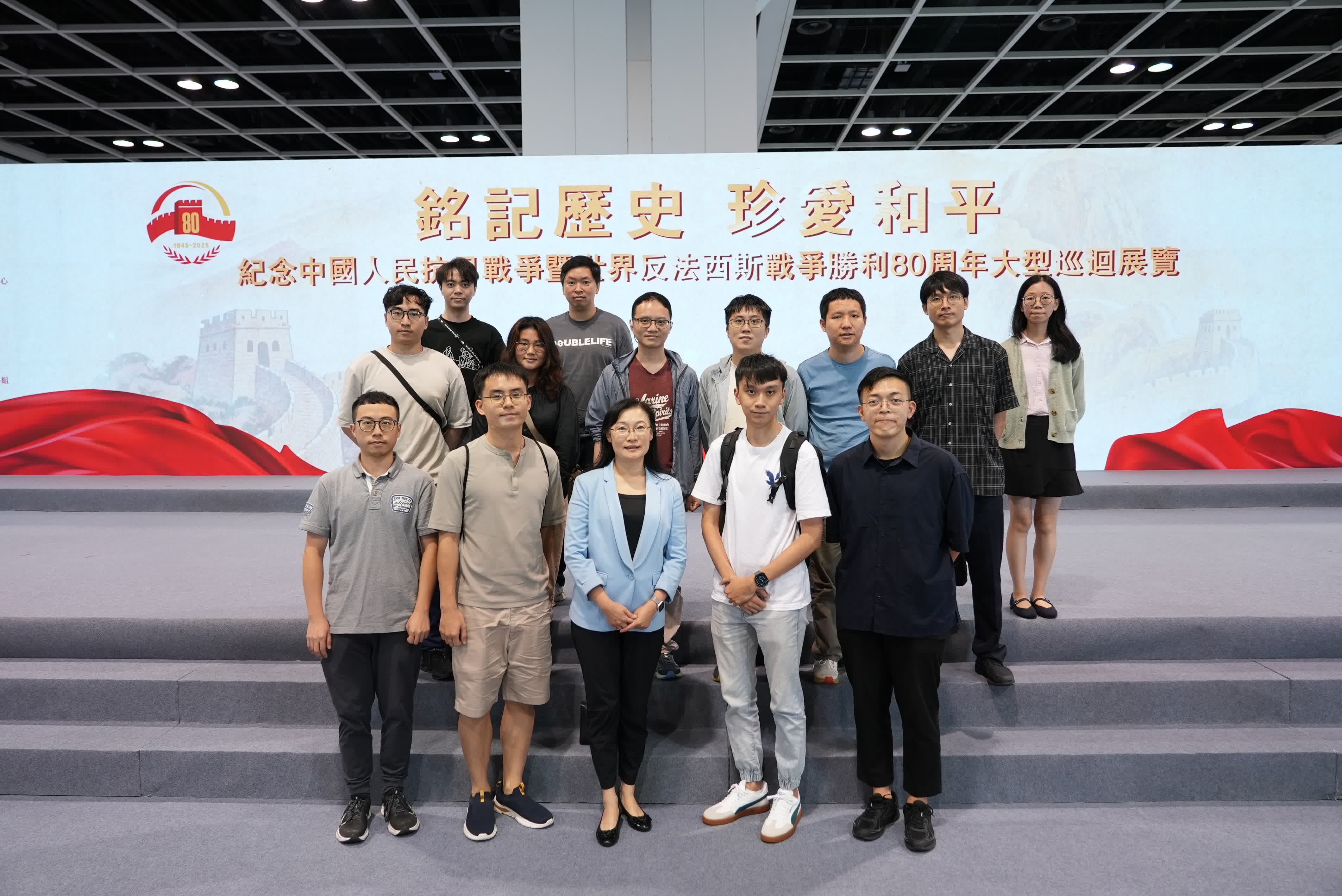 香港天文台助理台長宋文娟一行參觀展覽。 香港天文台助理台長宋文娟一行參觀展覽。