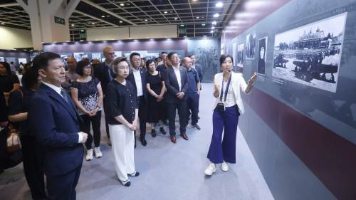 紀念抗戰勝利80周年大型巡展 | 楊何蓓茵倡公務員以史為鑒堅定維護國安