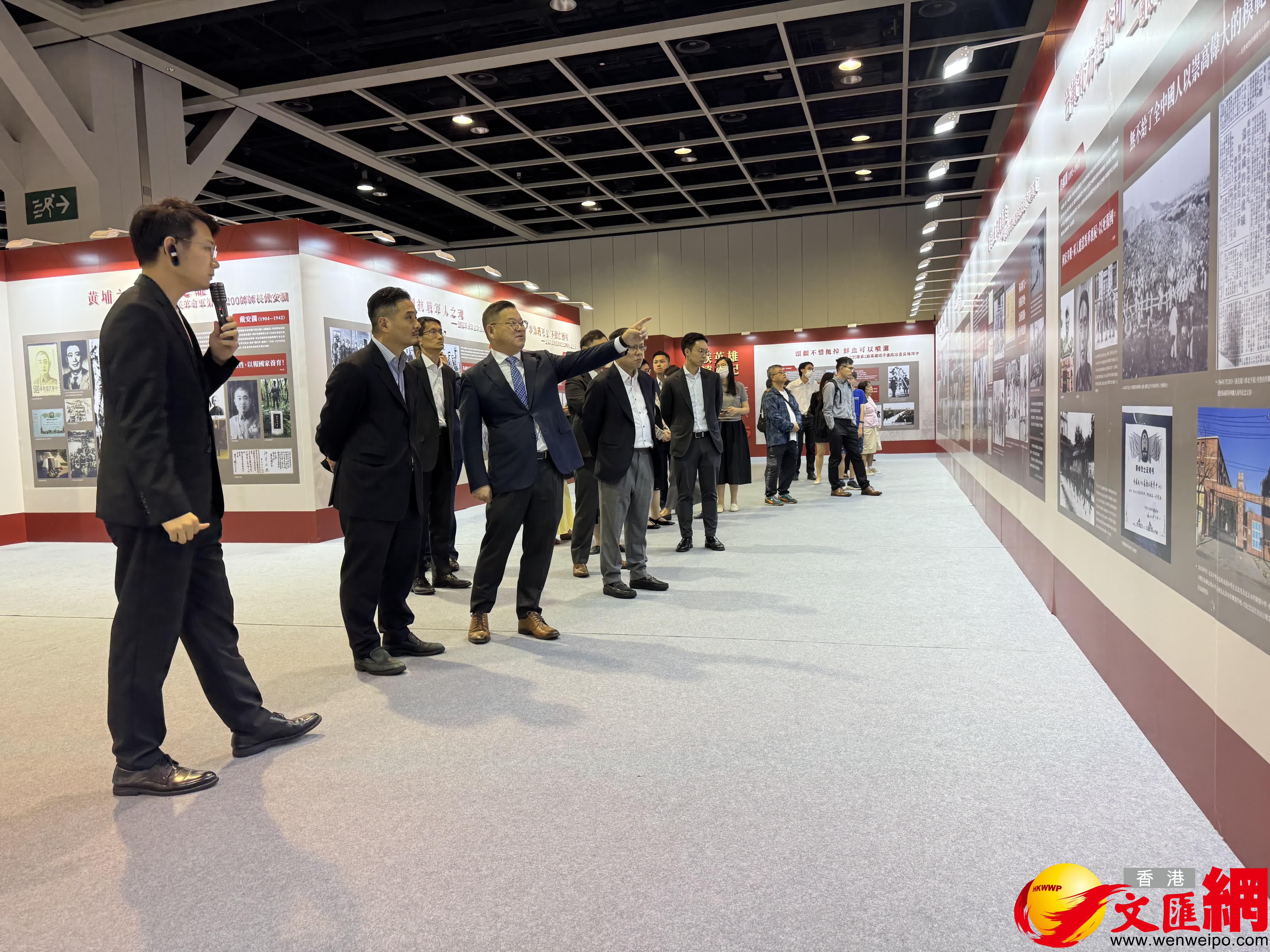 特首政策組參觀展覽。