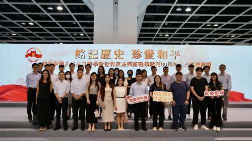 圖集｜市民團體觀展合影　「銘記歷史 珍愛和平」巡展今繼續